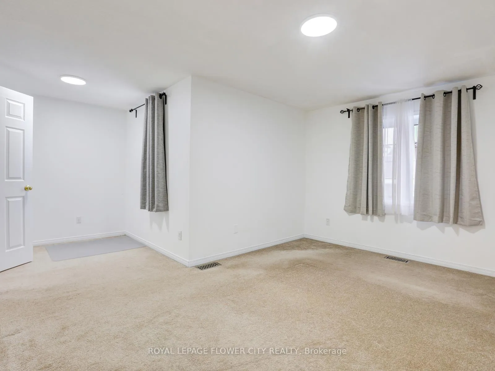 Photo 32 of 128 Donnenwerth Drive, Kitchener — HOMEH