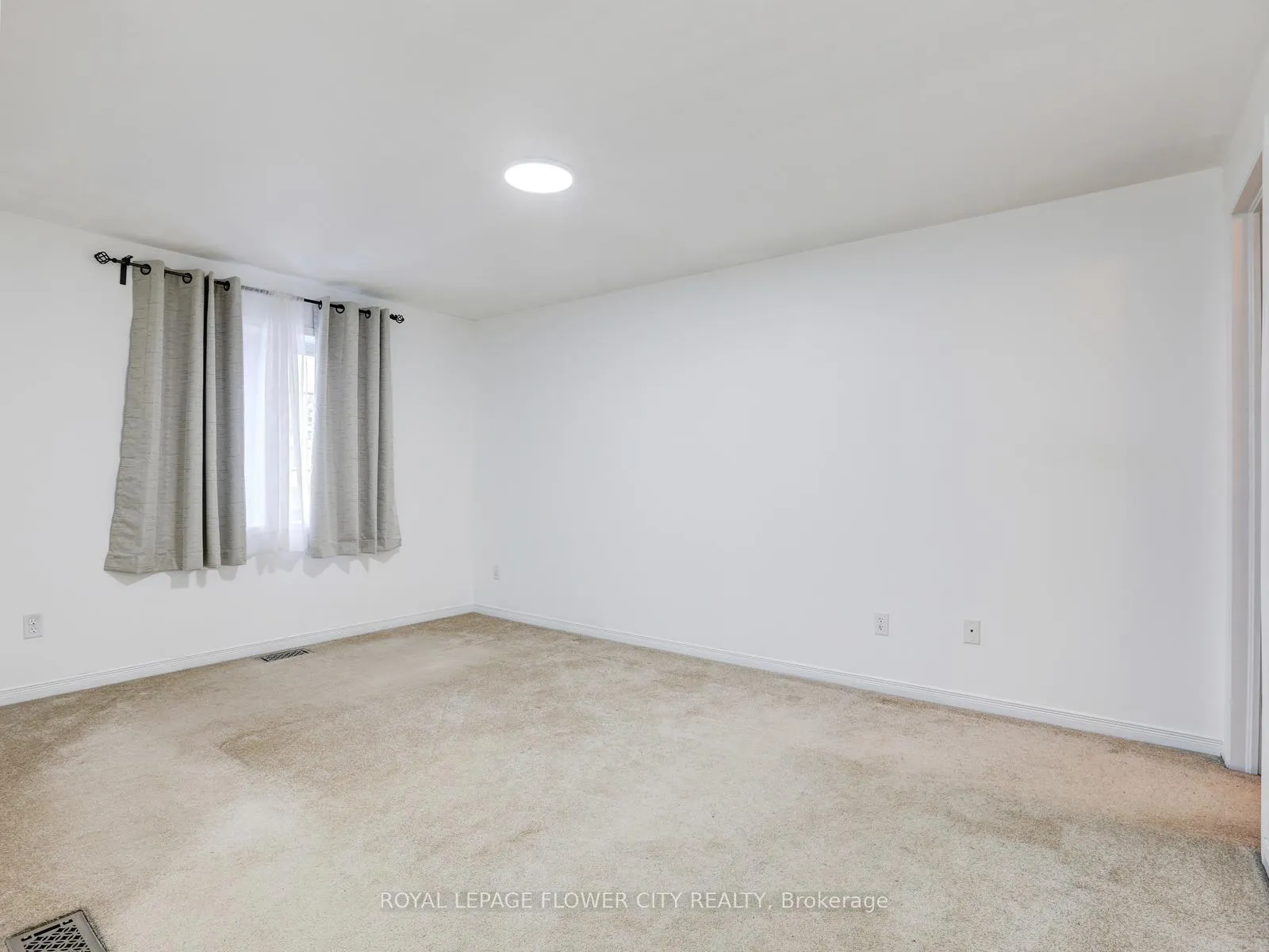 Photo 34 of 128 Donnenwerth Drive, Kitchener — HOMEH