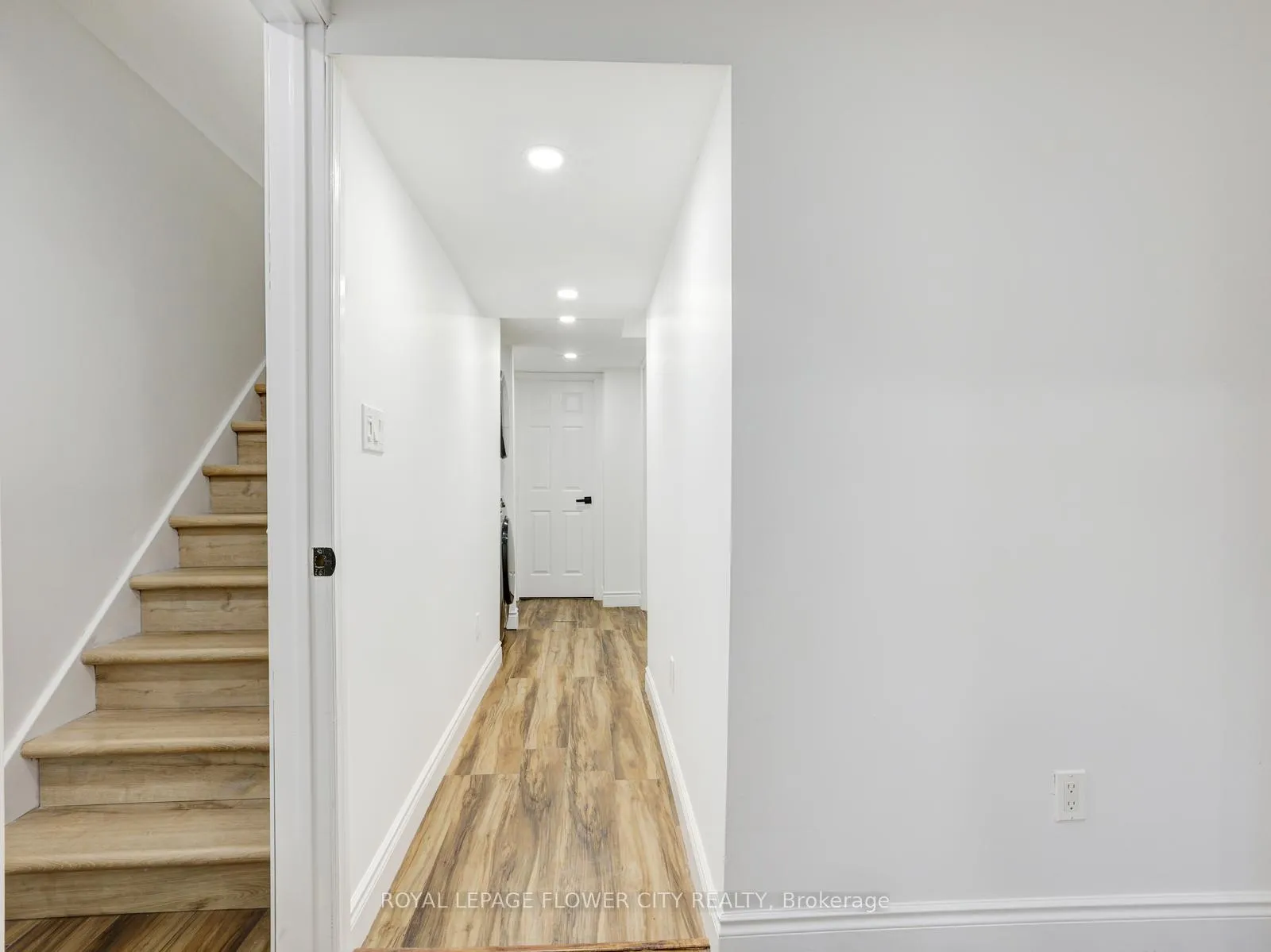Photo 40 of 128 Donnenwerth Drive, Kitchener — HOMEH