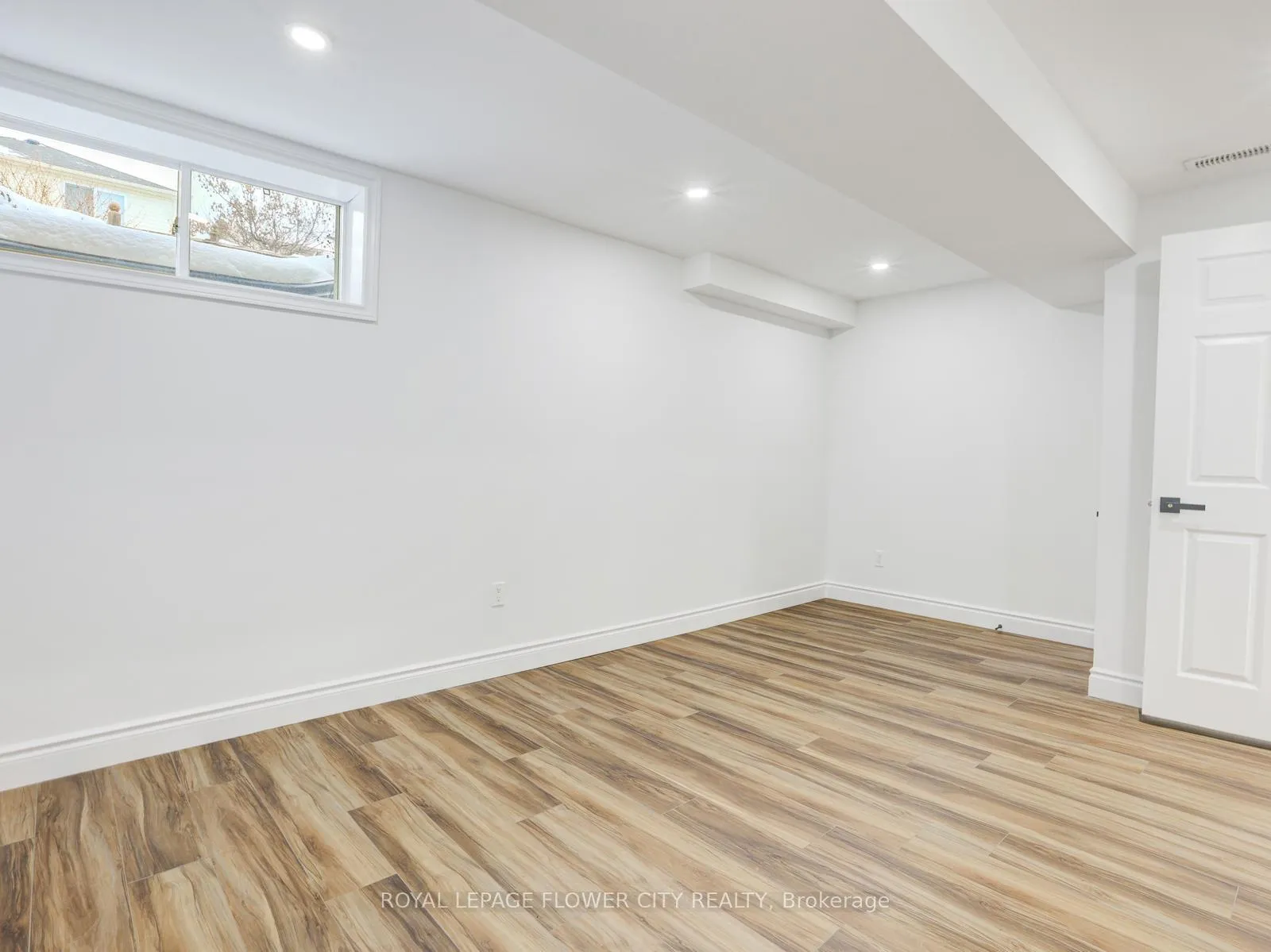 Photo 43 of 128 Donnenwerth Drive, Kitchener — HOMEH