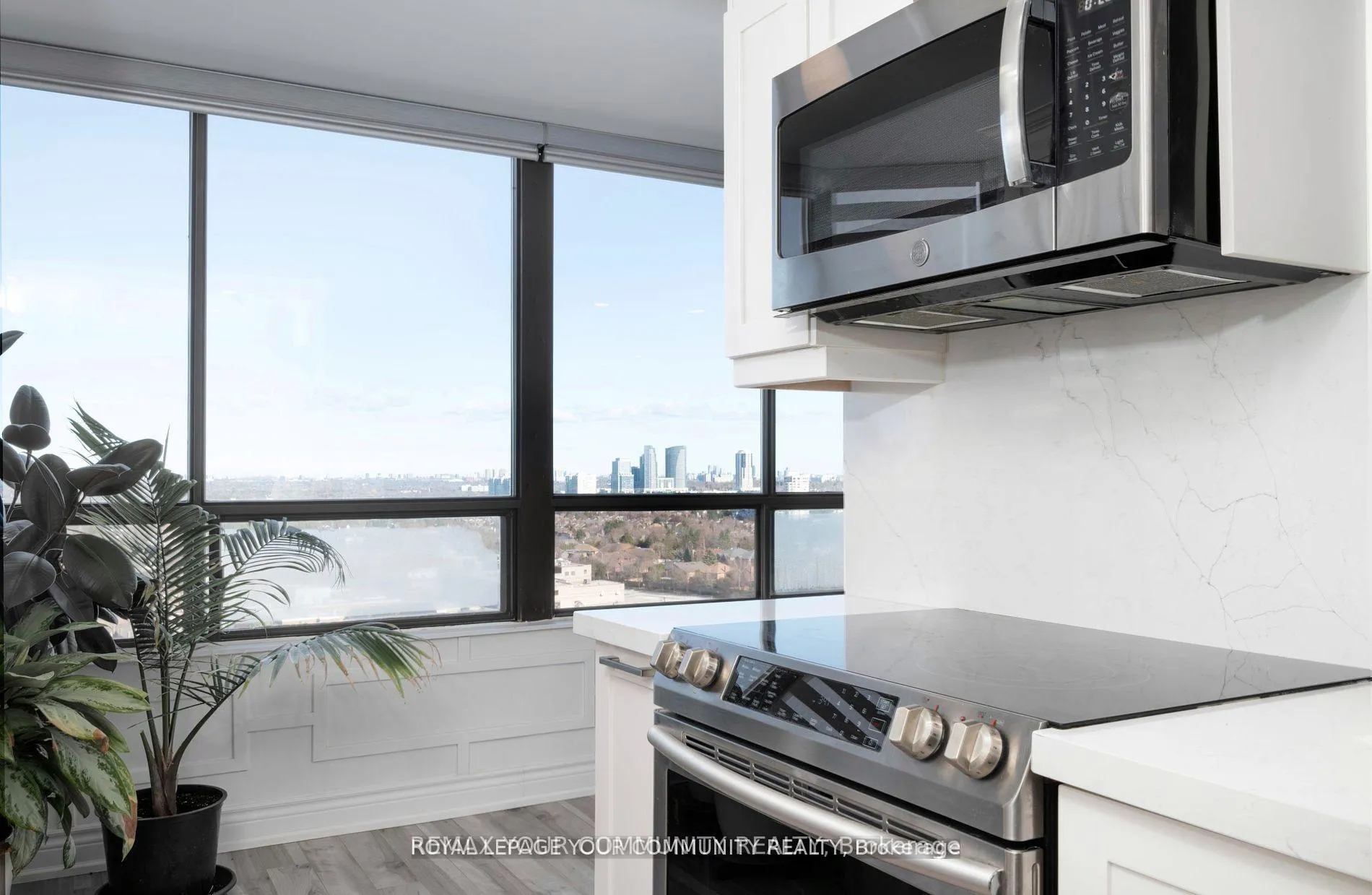 Photo 4 of Unit 1601, 7601 Bathurst Street, Vaughan, Crestwood-Springfarm-Yorkhill — HOMEH