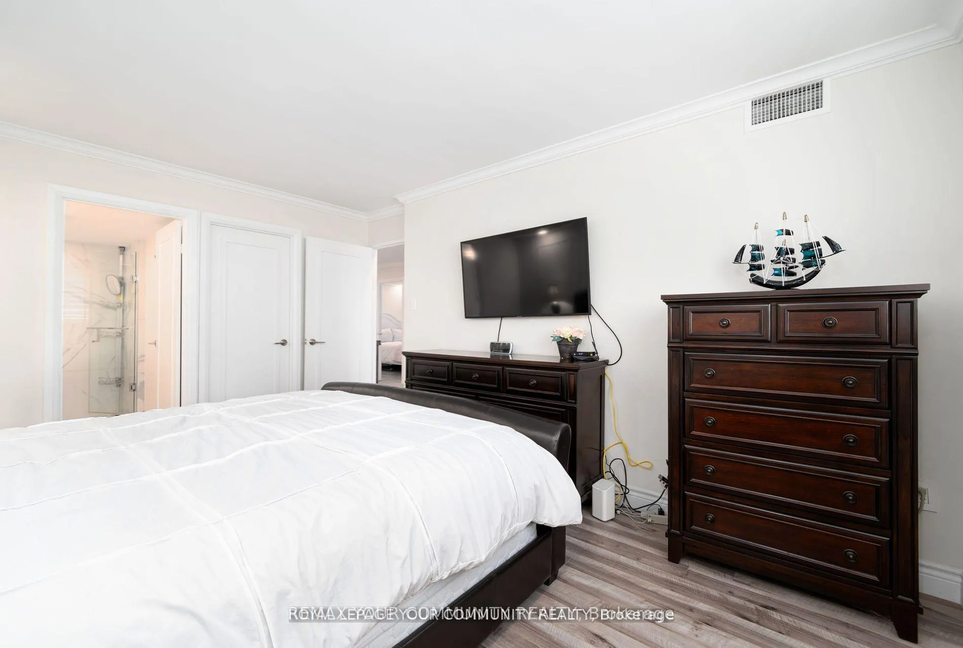 Photo 12 of Unit 1601, 7601 Bathurst Street, Vaughan, Crestwood-Springfarm-Yorkhill — HOMEH