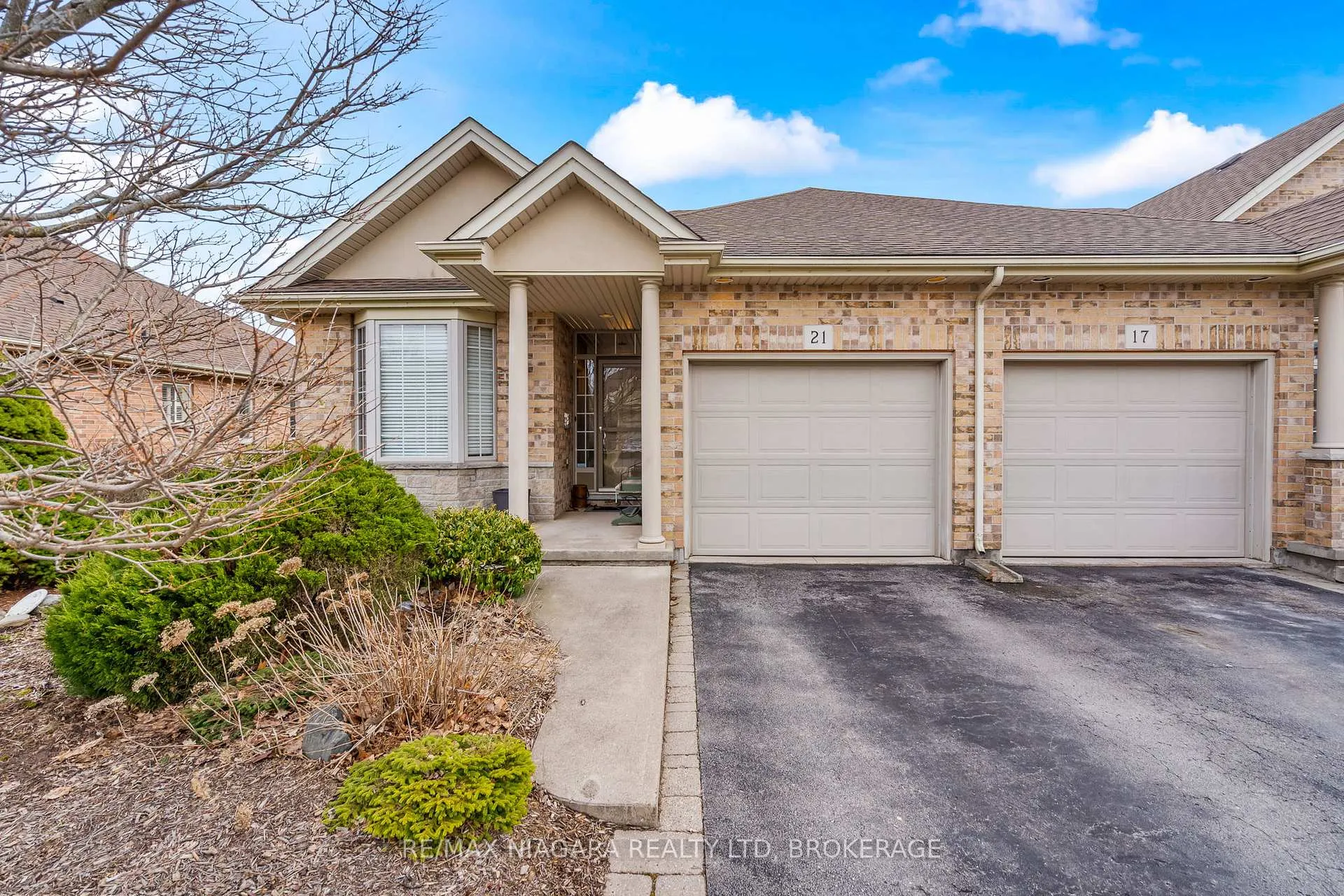 Photo 1 of 21 Willowlanding Court, Welland, N. Welland — HOMEH