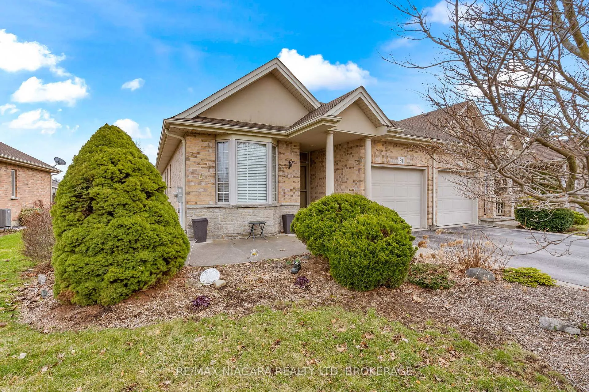 Photo 3 of 21 Willowlanding Court, Welland, N. Welland — HOMEH