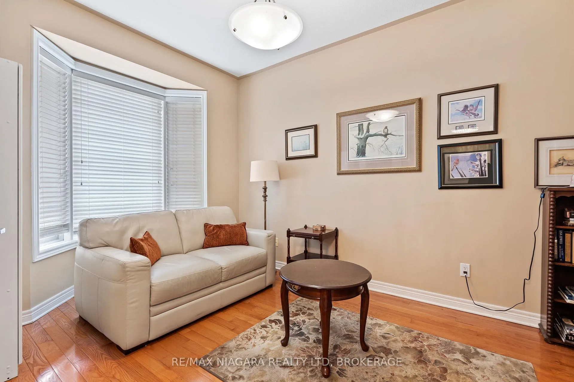 Photo 6 of 21 Willowlanding Court, Welland, N. Welland — HOMEH