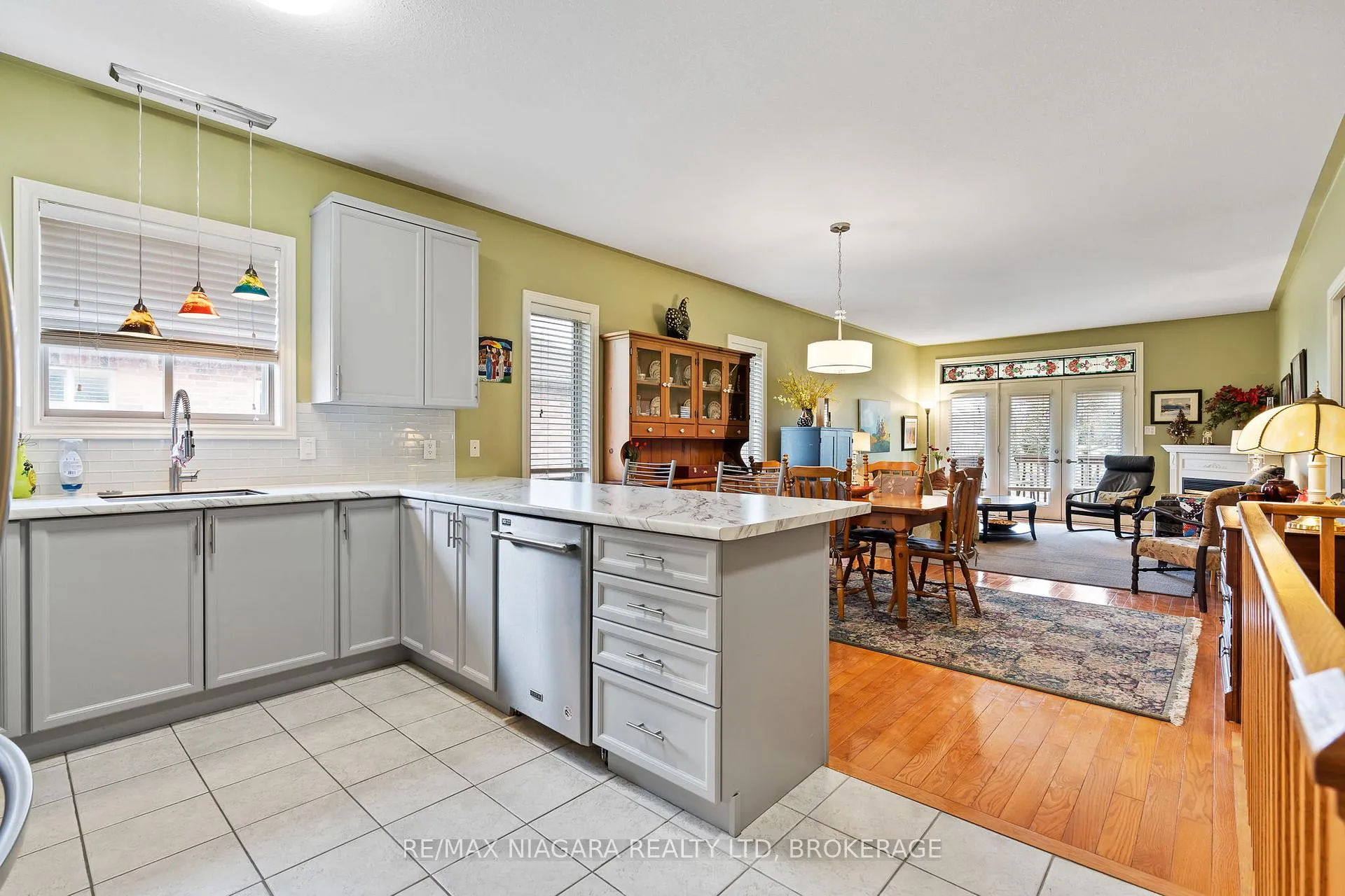 Photo 8 of 21 Willowlanding Court, Welland, N. Welland — HOMEH
