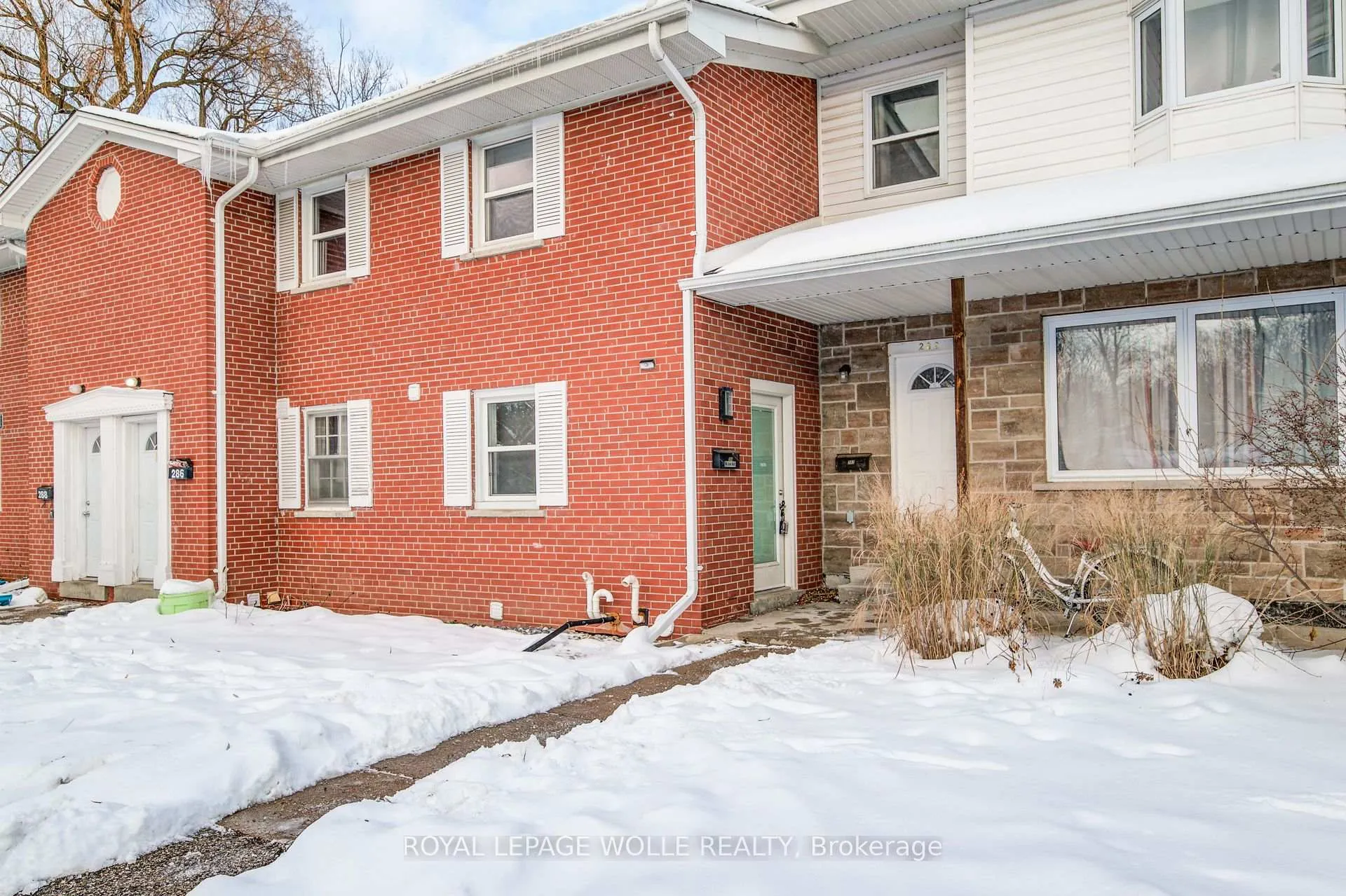 Front of 284 Westcourt Place