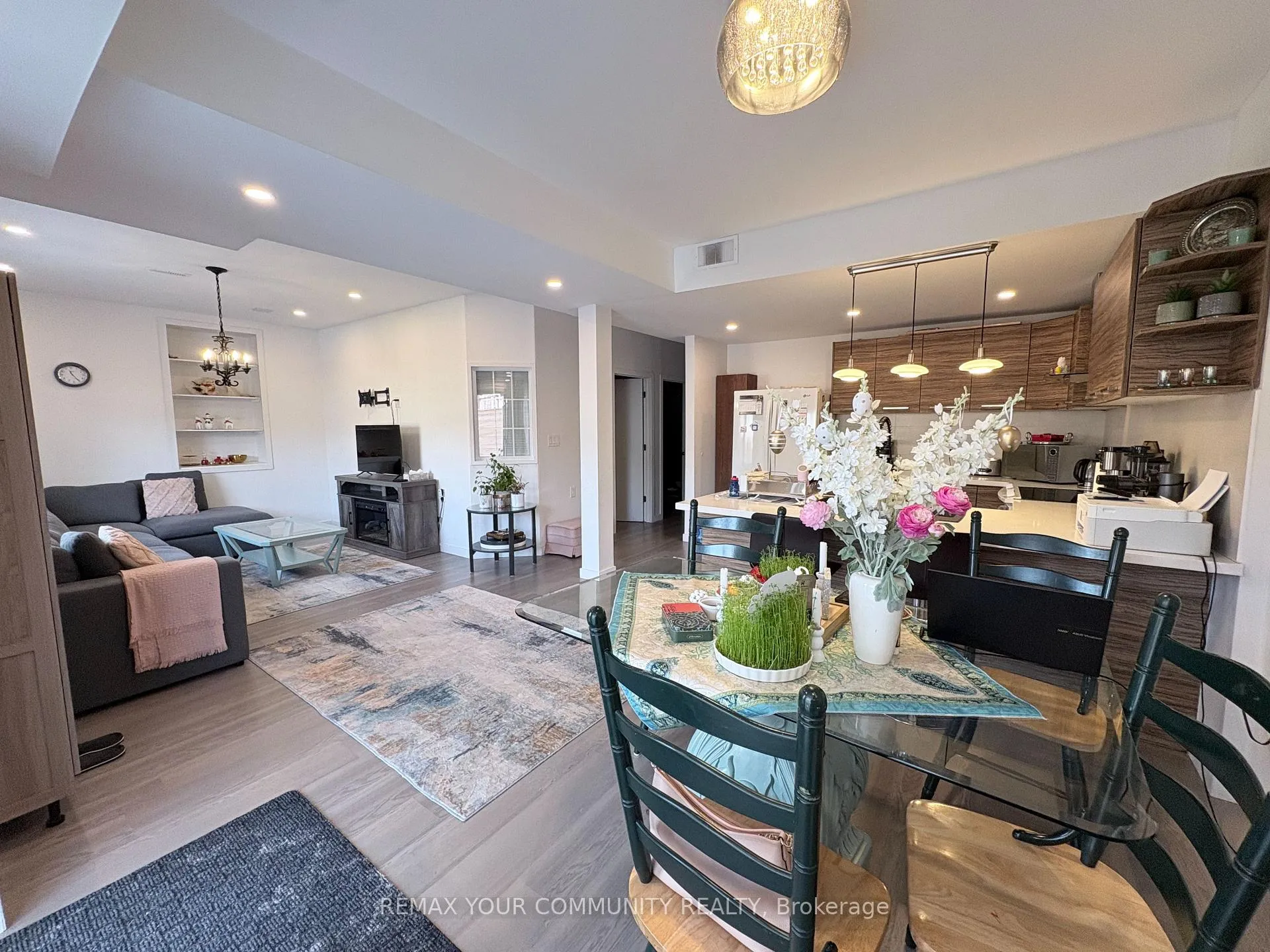 Photo 6 of 66 Woodhaven Avenue, Aurora, Aurora Estates — HOMEH