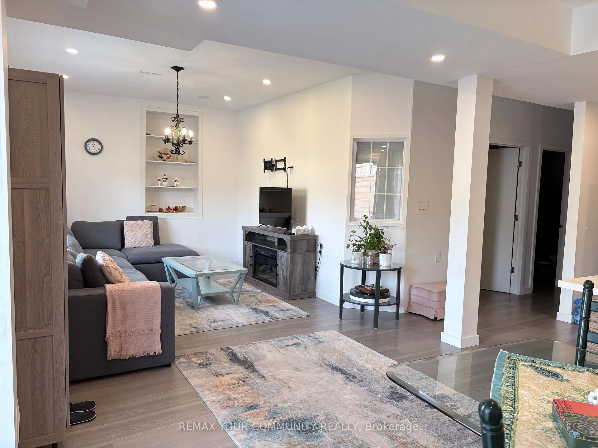 Photo 7 of 66 Woodhaven Avenue, Aurora, Aurora Estates — HOMEH
