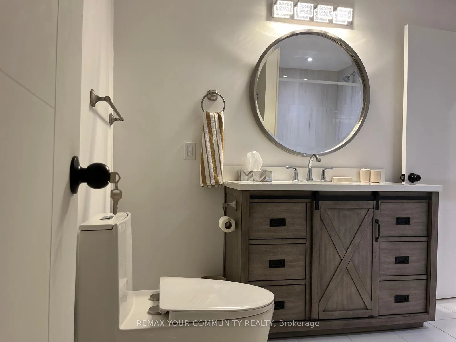 Photo 8 of 66 Woodhaven Avenue, Aurora, Aurora Estates — HOMEH