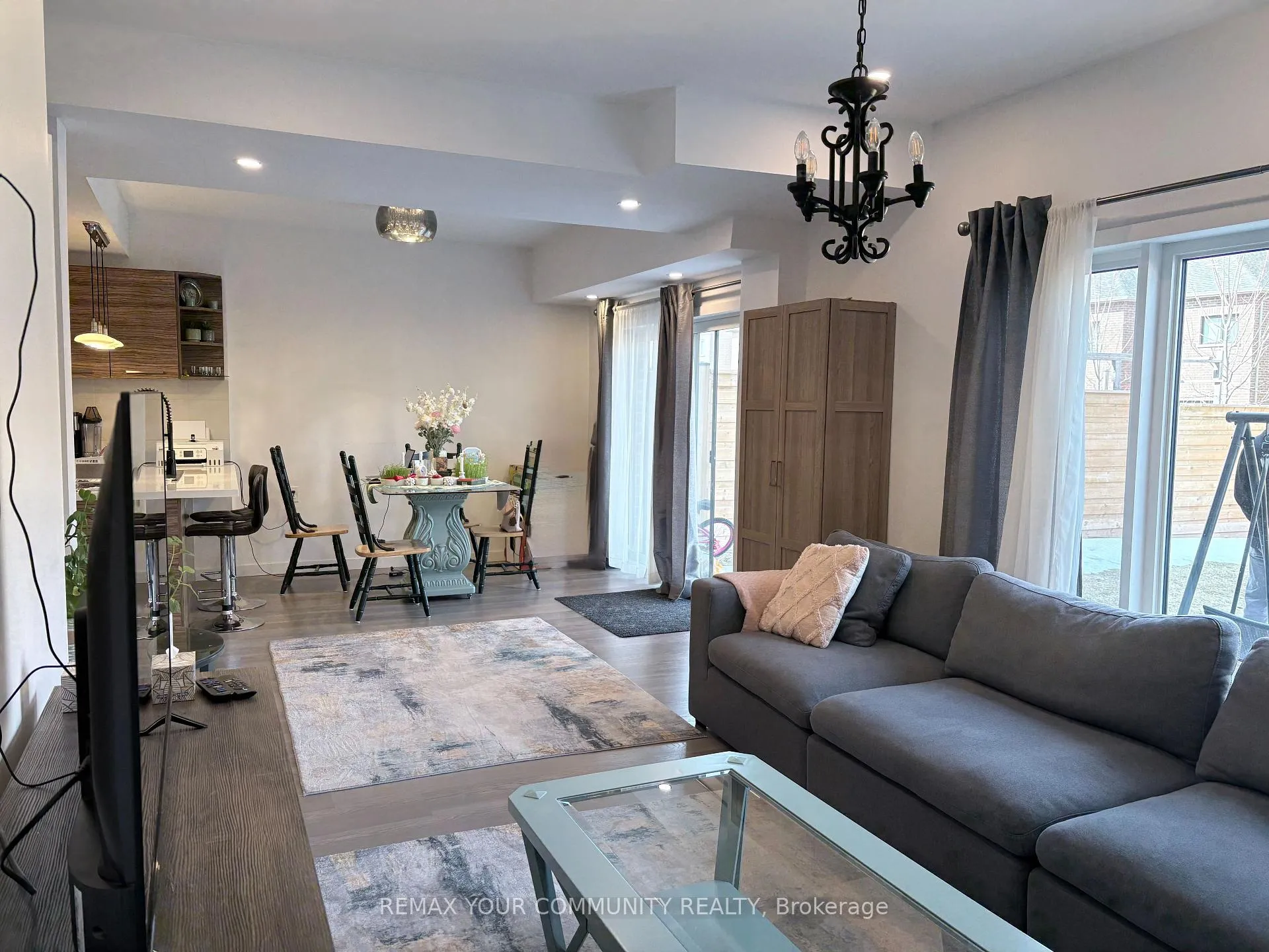 Photo 10 of 66 Woodhaven Avenue, Aurora, Aurora Estates — HOMEH