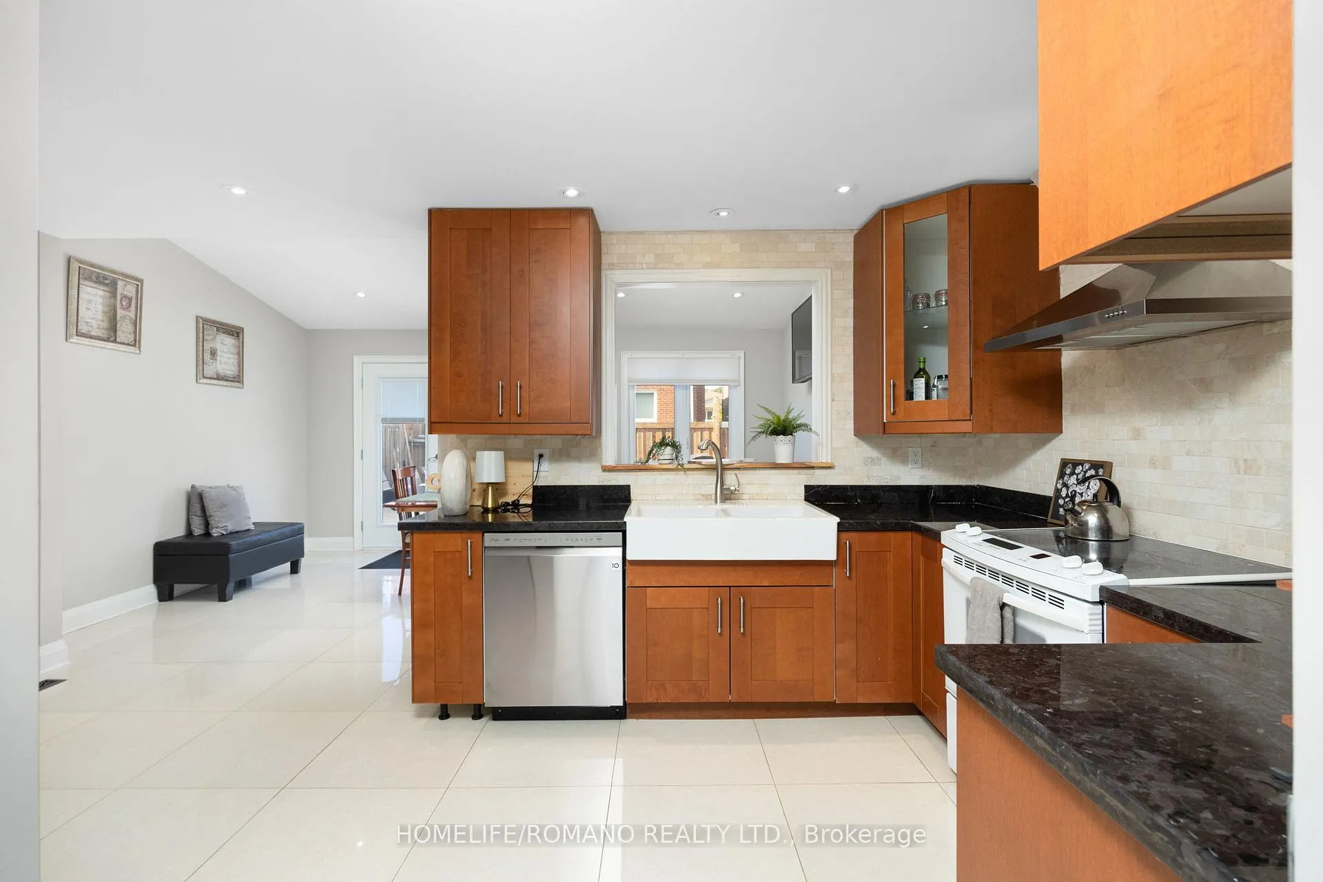 Photo 2 of 36 Brougham Drive, Vaughan, East Woodbridge — HOMEH