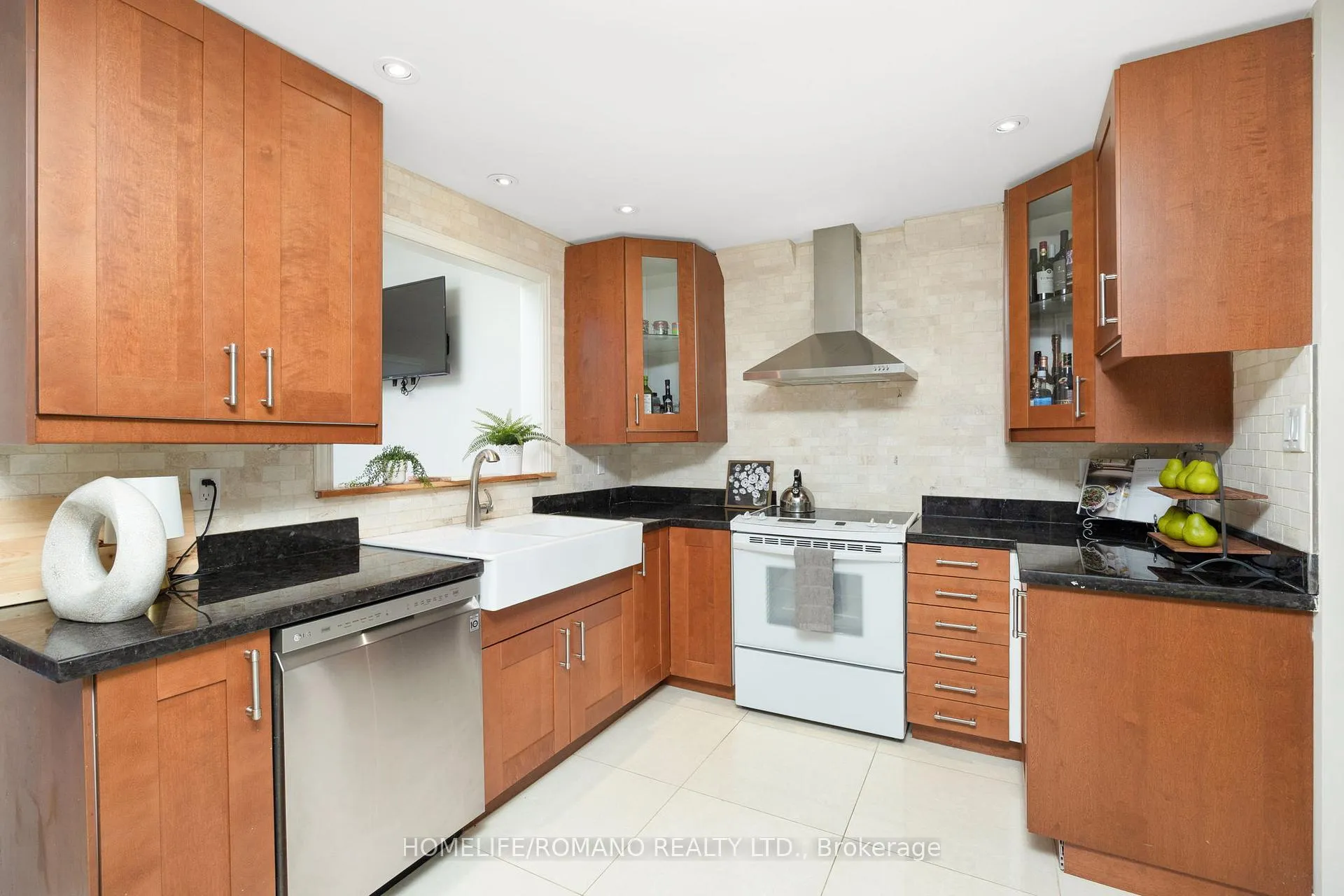 Photo 3 of 36 Brougham Drive, Vaughan, East Woodbridge — HOMEH