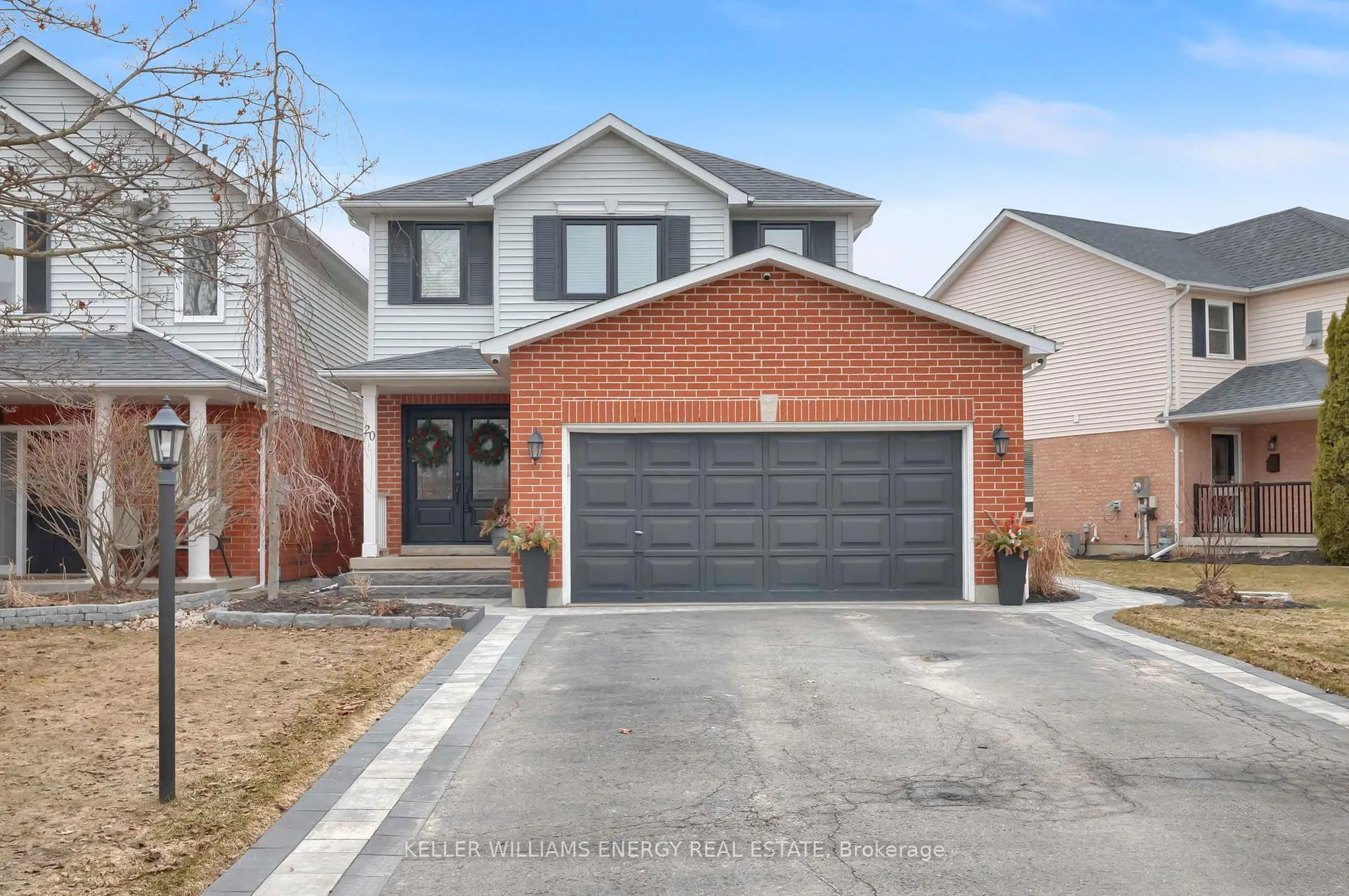 Photo 2 of 20 Hearthstone Crescent, Clarington, Courtice — HOMEH