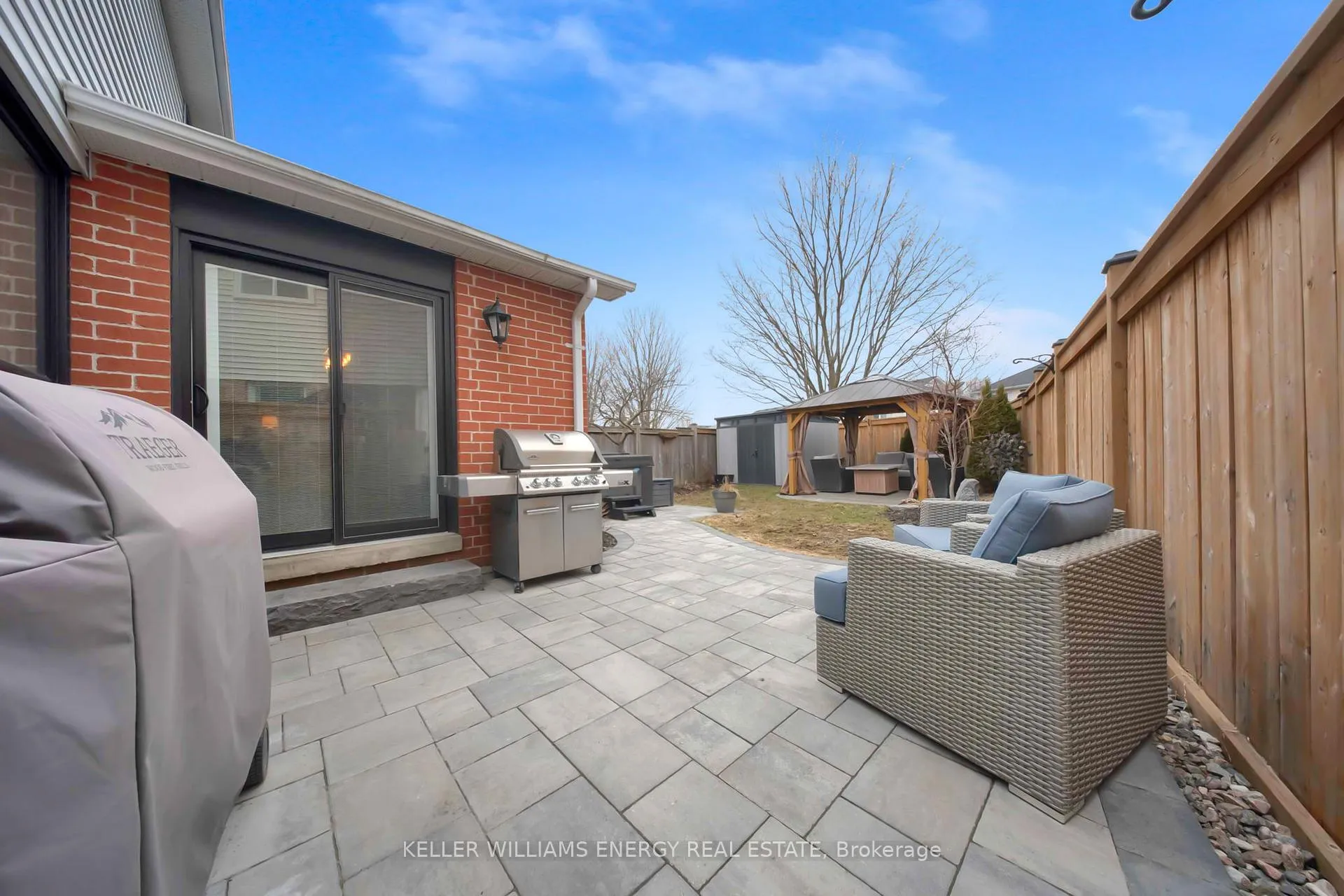 Photo 4 of 20 Hearthstone Crescent, Clarington, Courtice — HOMEH