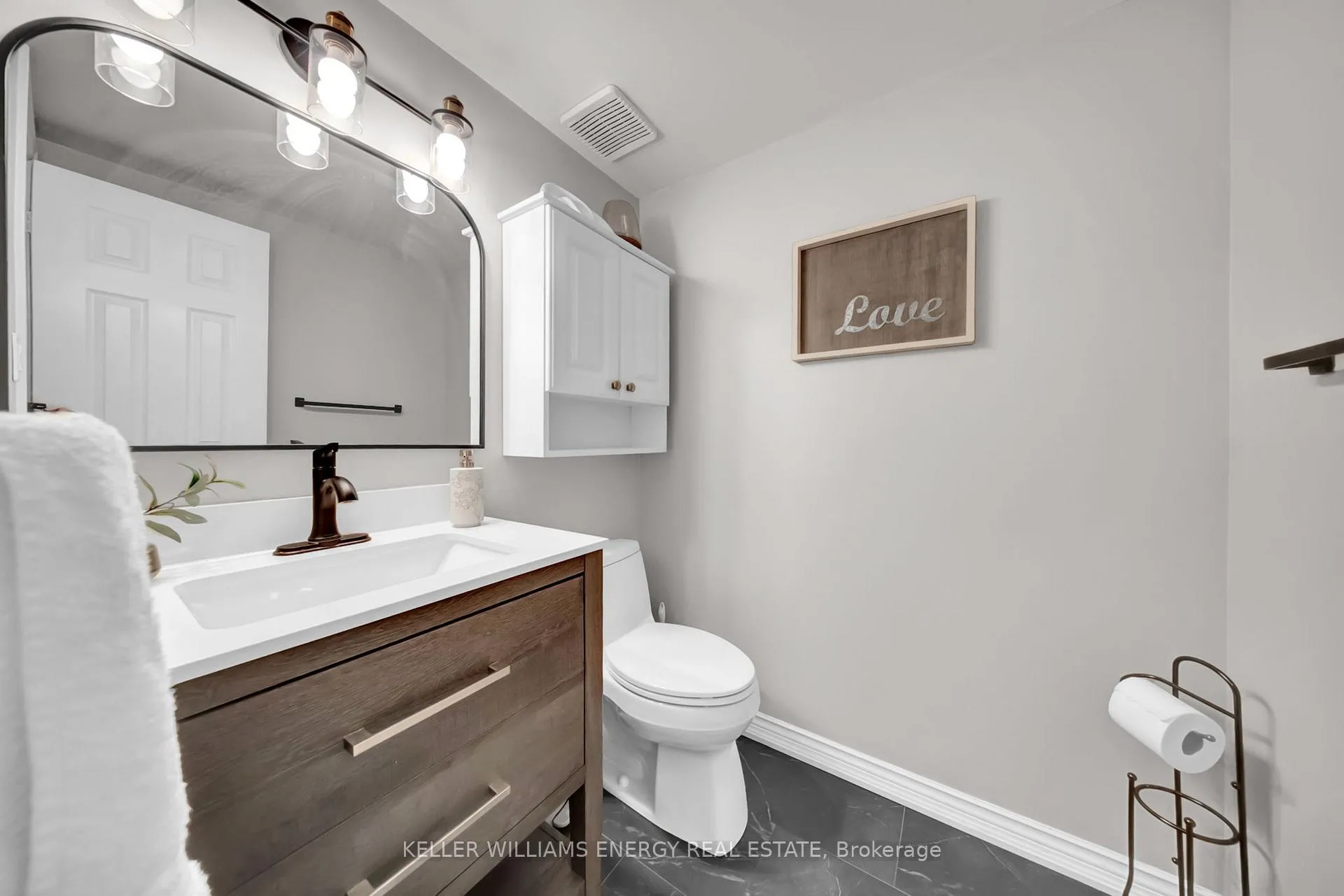 Photo 12 of 20 Hearthstone Crescent, Clarington, Courtice — HOMEH