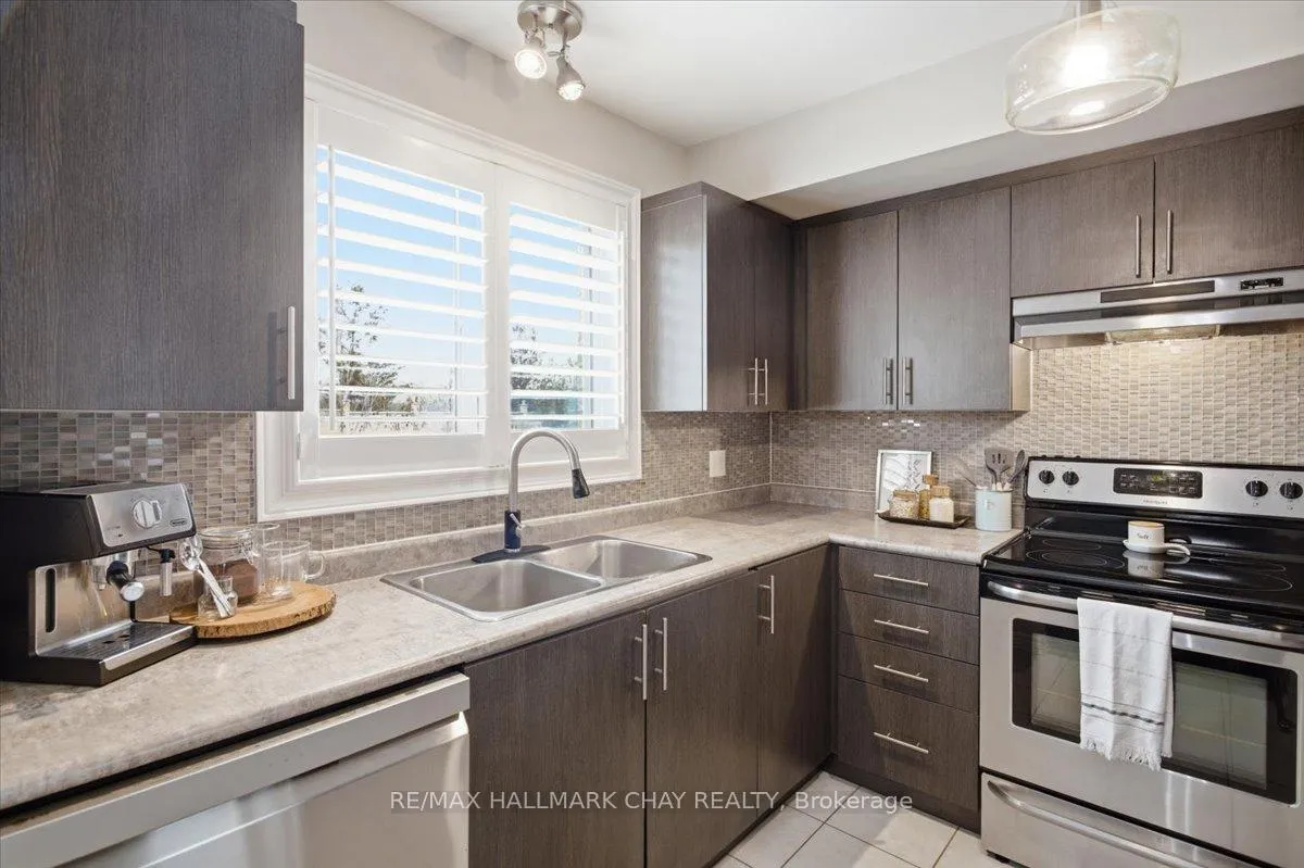 Photo 6 of Unit 12, 53 Ferndale Drive S, Barrie, Ardagh — HOMEH