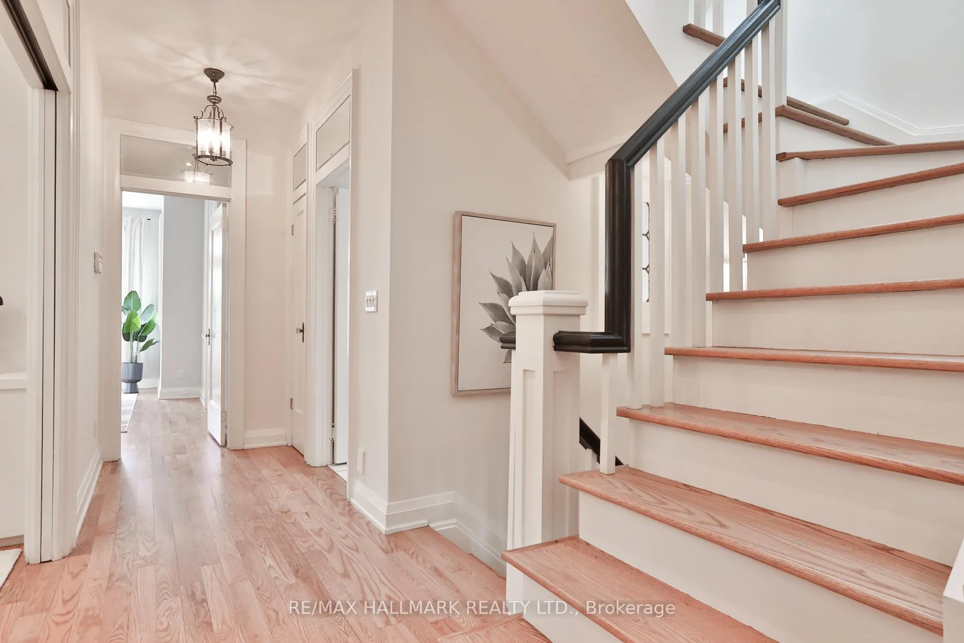 Photo 16 of 121 Castlewood Road, Toronto, Lawrence Park South — HOMEH