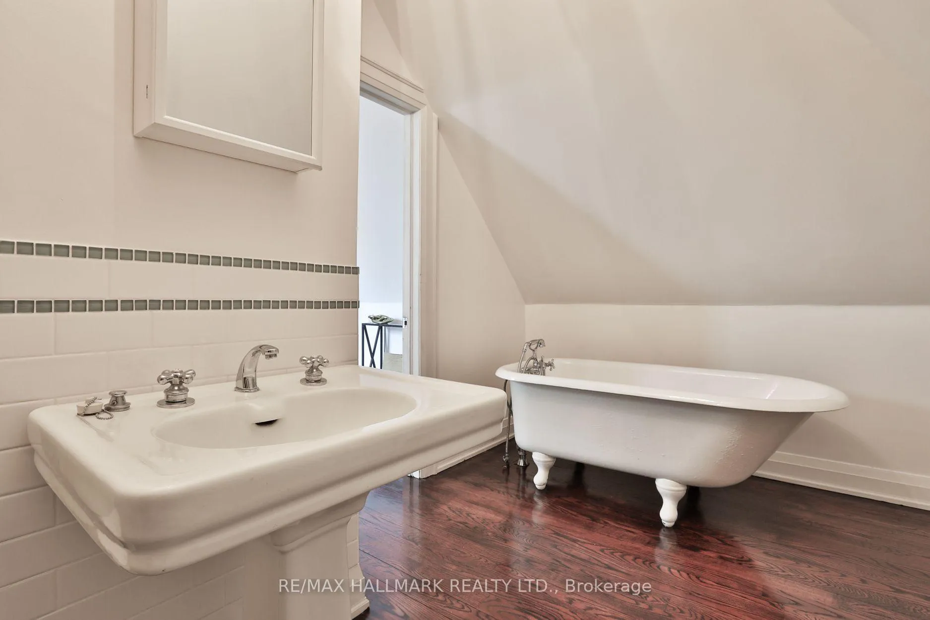 Photo 31 of 121 Castlewood Road, Toronto, Lawrence Park South — HOMEH