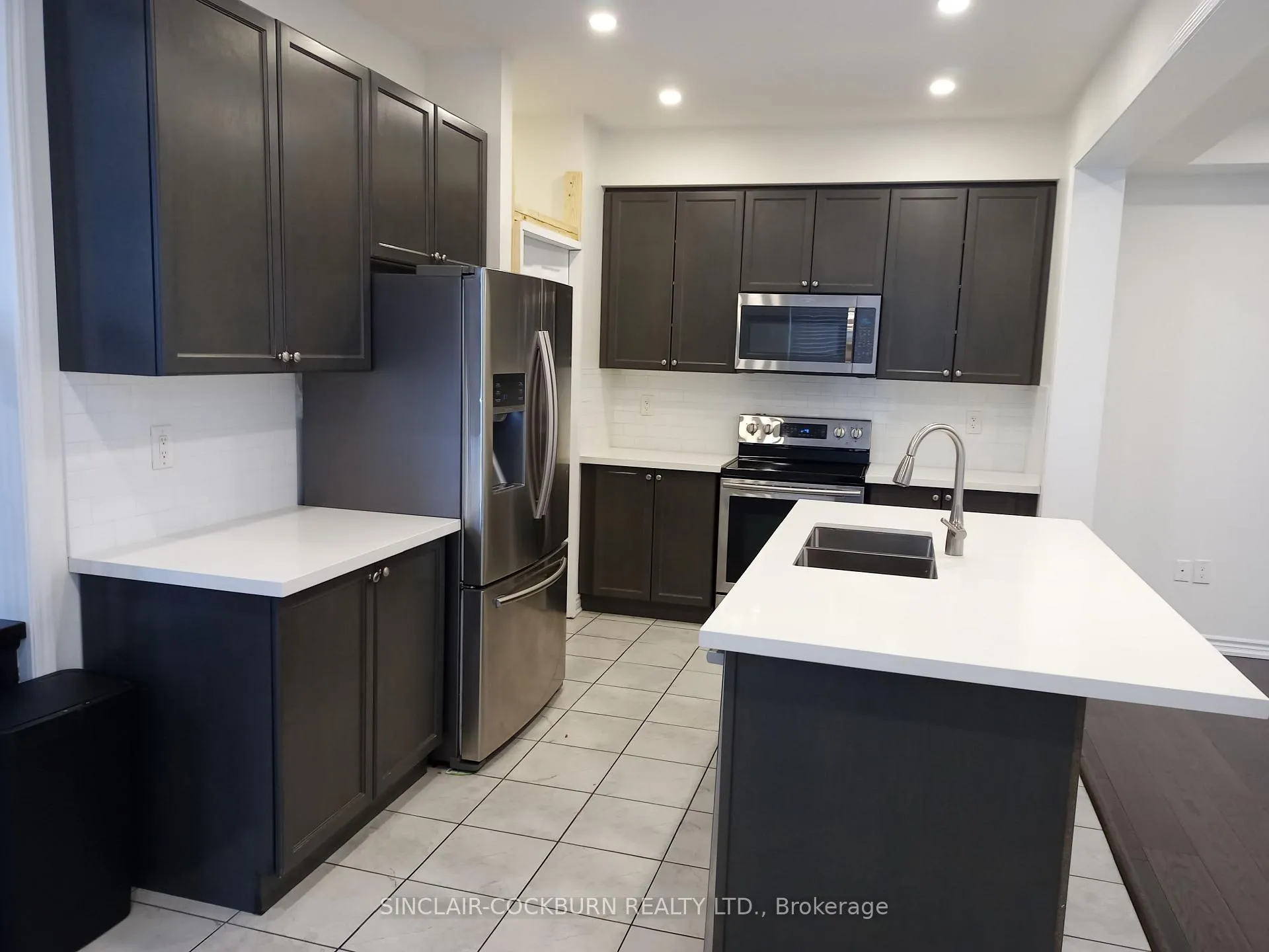Photo 3 of 4 Redfern Street, Brampton, Northwest Brampton — HOMEH