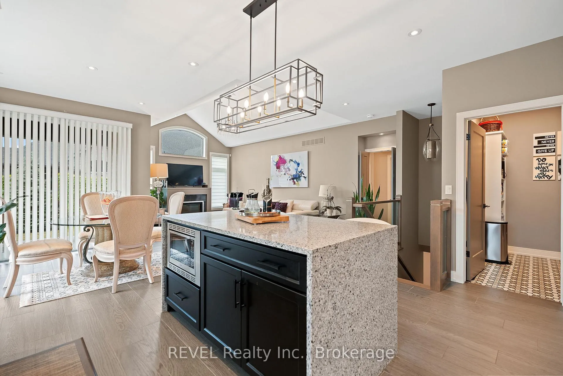 Photo 10 of 120 Carrick Trail, Welland, Hwy 406/Welland — HOMEH