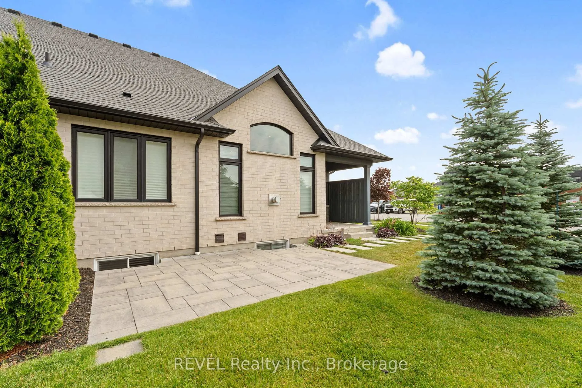 Photo 35 of 120 Carrick Trail, Welland, Hwy 406/Welland — HOMEH