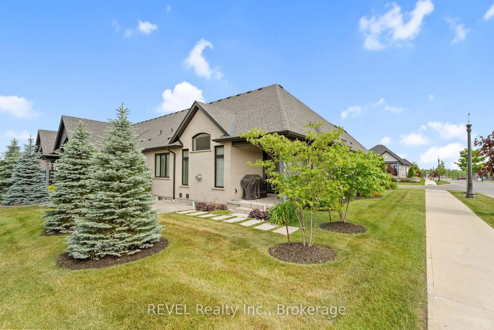 Photo 36 of 120 Carrick Trail, Welland, Hwy 406/Welland — HOMEH