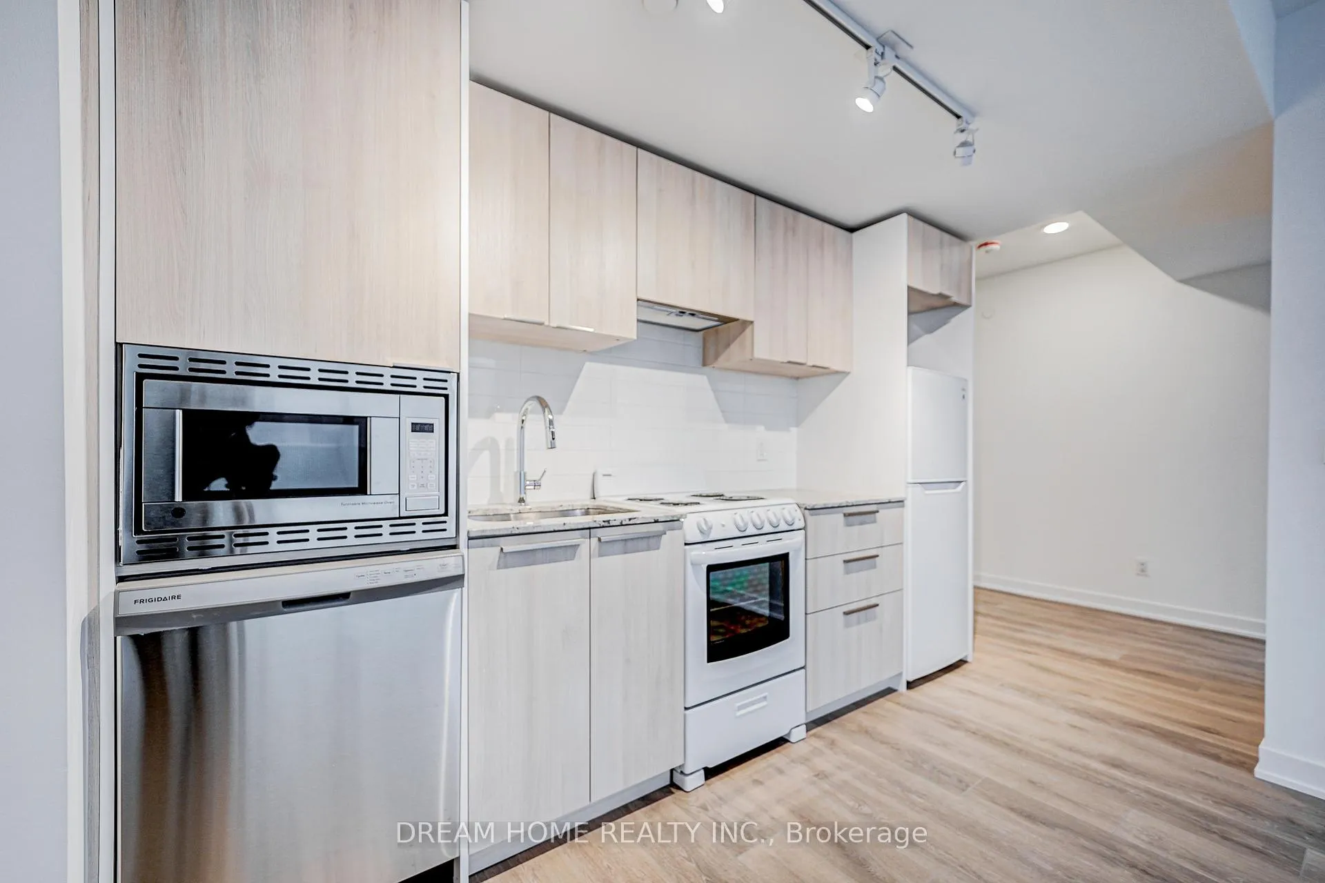 Photo 7 of Unit 4005, 501 Yonge Street, Toronto, Church-Yonge Corridor — HOMEH
