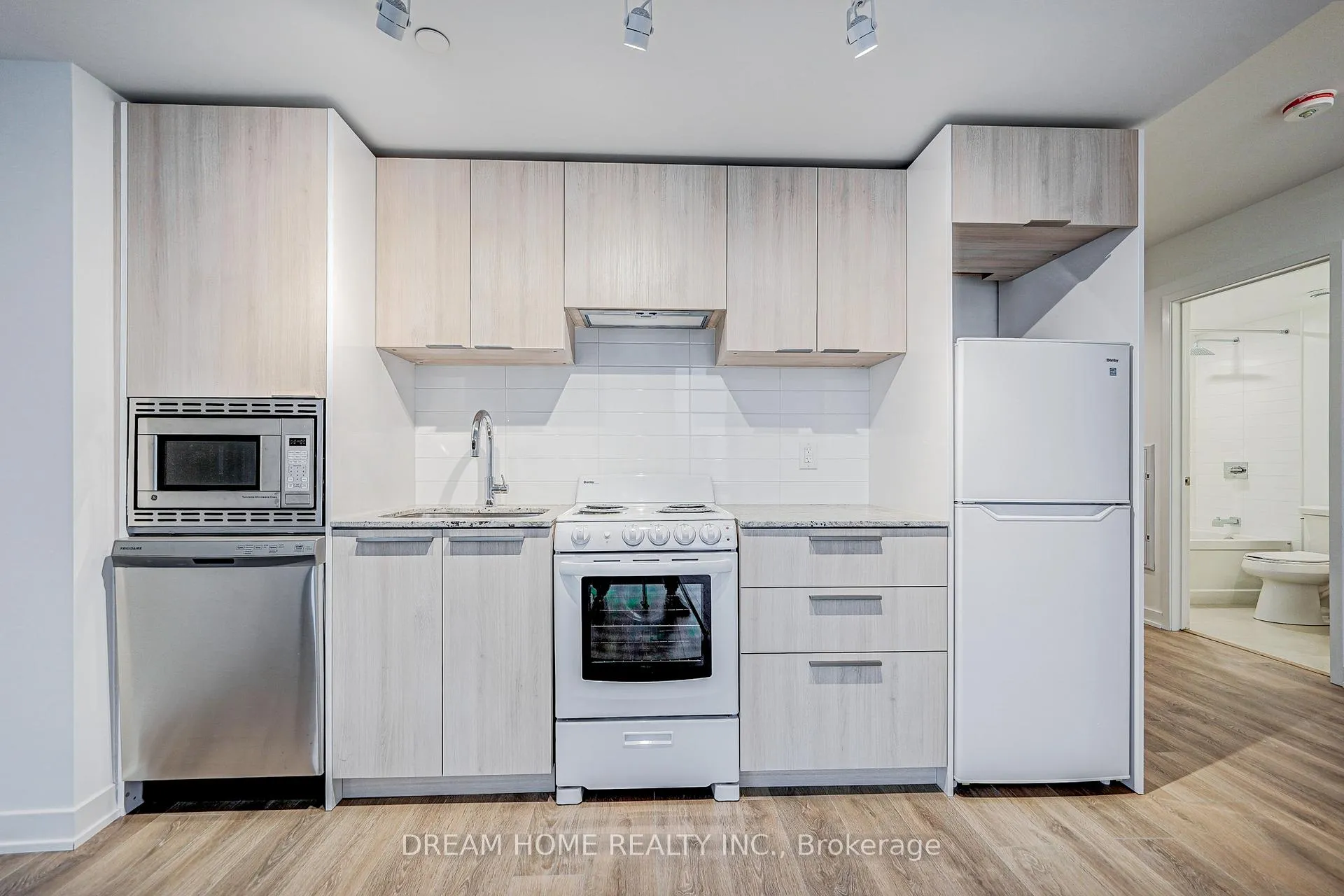 Photo 8 of Unit 4005, 501 Yonge Street, Toronto, Church-Yonge Corridor — HOMEH
