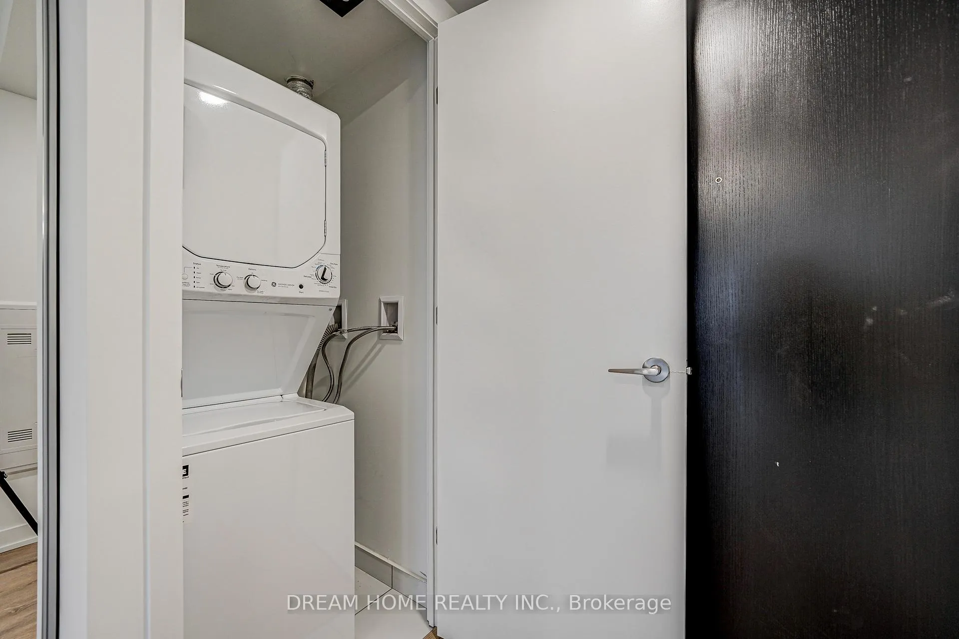 Photo 23 of Unit 4005, 501 Yonge Street, Toronto, Church-Yonge Corridor — HOMEH