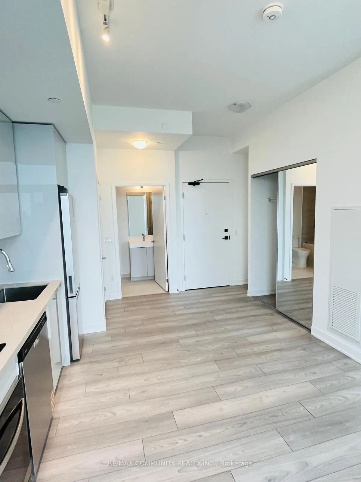 Photo 6 of Unit 2504, 474 Caldari Road N, Vaughan, Concord — HOMEH