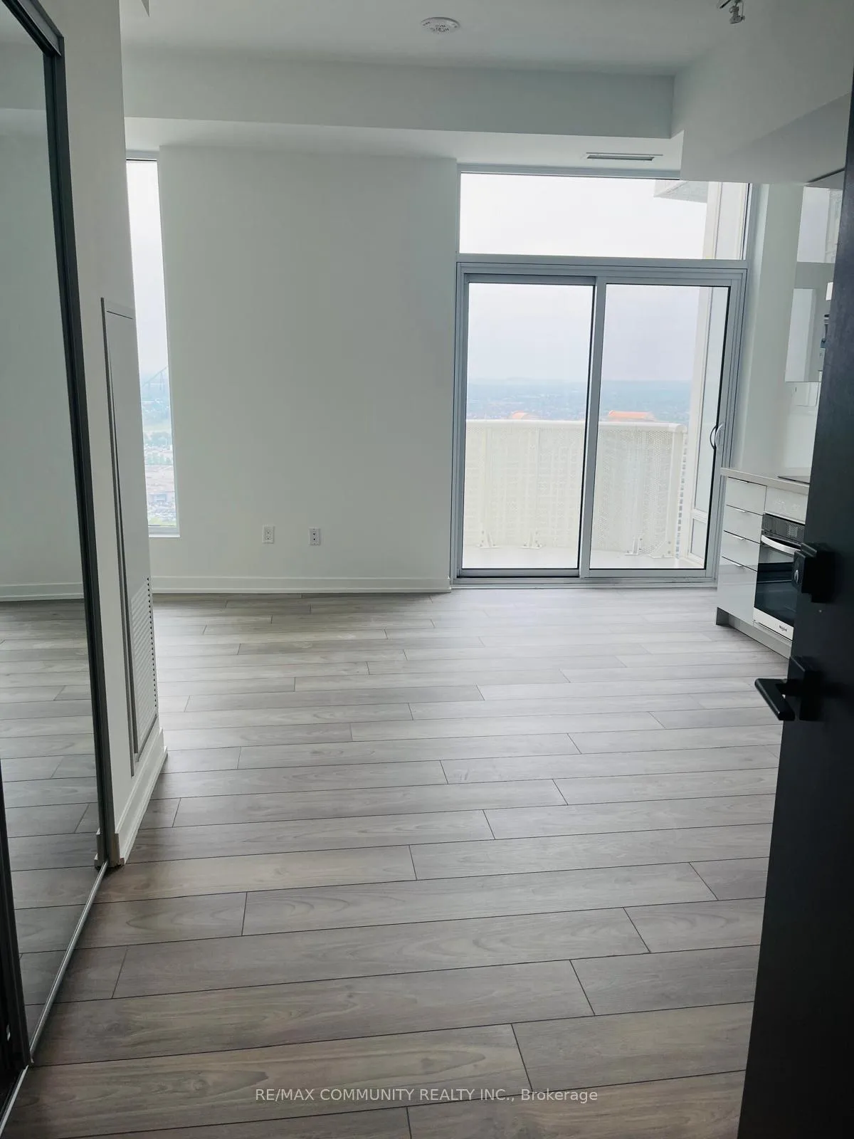 Photo 7 of Unit 2504, 474 Caldari Road N, Vaughan, Concord — HOMEH