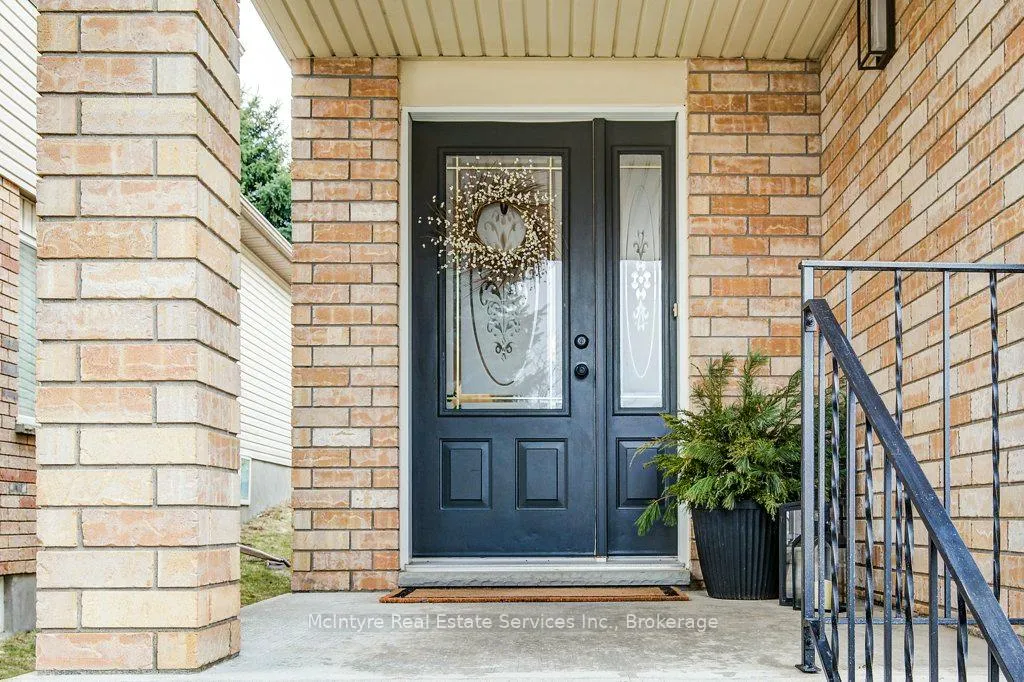 Photo 2 of 91 Glencliffe Court, Kitchener — HOMEH
