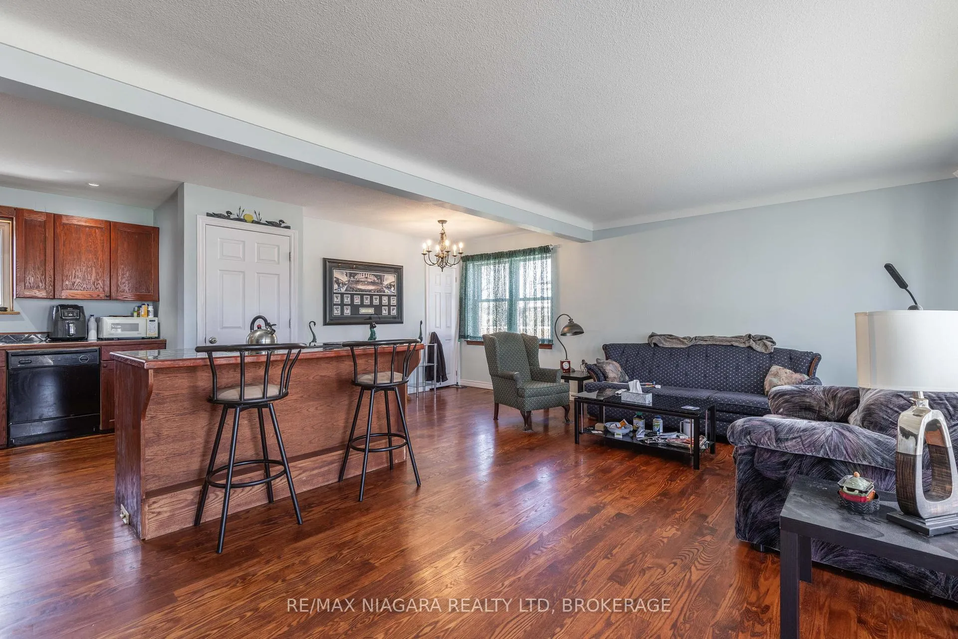 Photo 3 of 6438 Wendy Drive, Niagara Falls, Oldfield — HOMEH