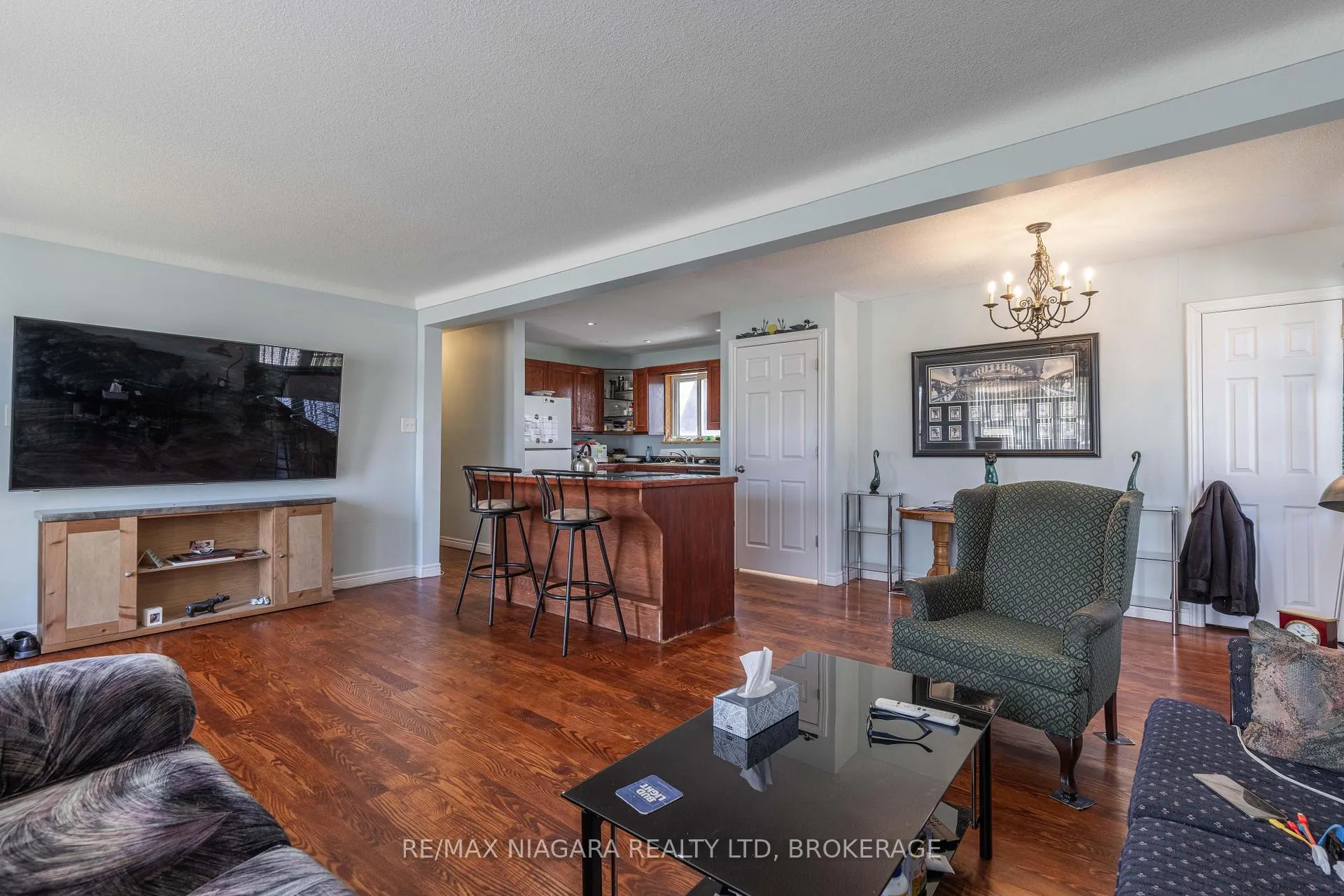 Photo 5 of 6438 Wendy Drive, Niagara Falls, Oldfield — HOMEH