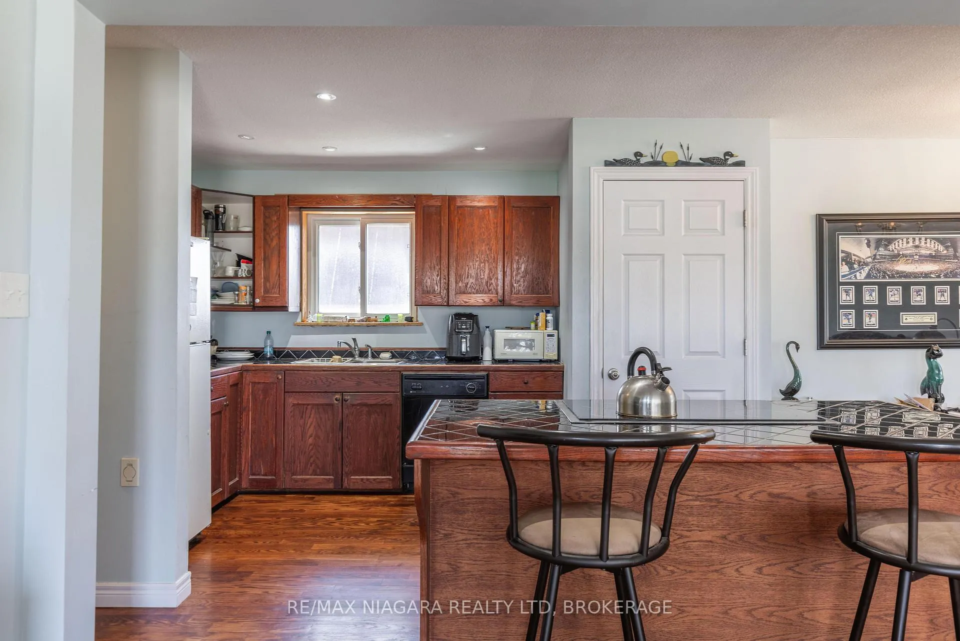 Photo 6 of 6438 Wendy Drive, Niagara Falls, Oldfield — HOMEH