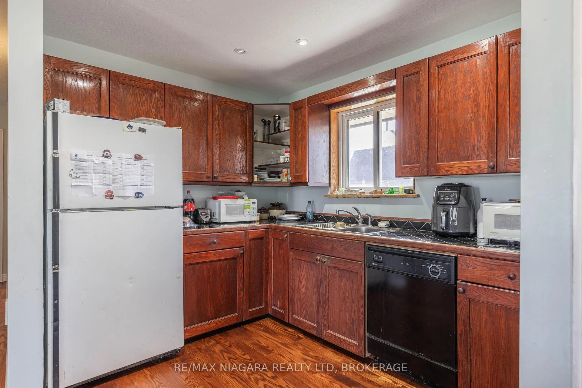 Photo 7 of 6438 Wendy Drive, Niagara Falls, Oldfield — HOMEH