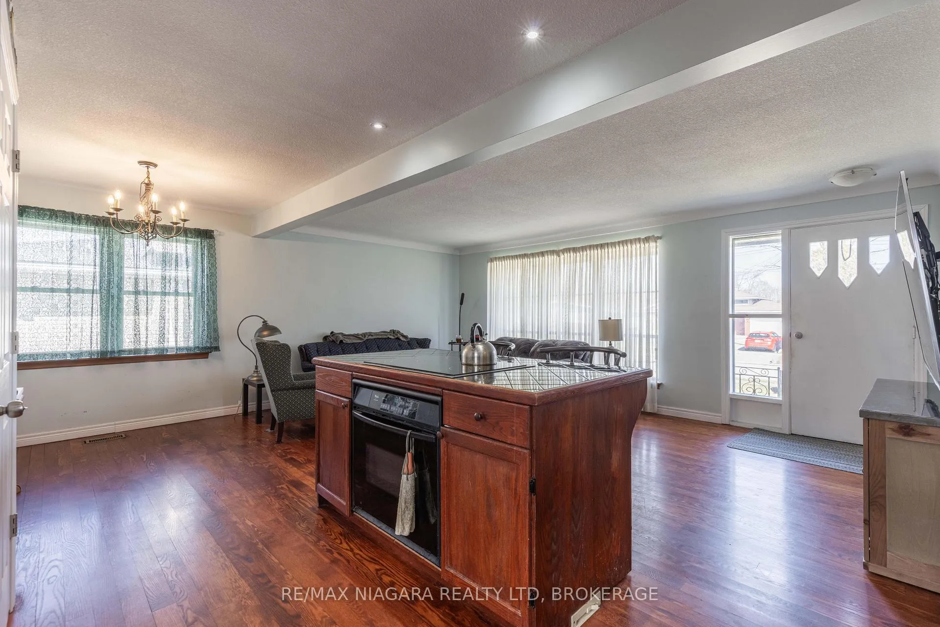 Photo 8 of 6438 Wendy Drive, Niagara Falls, Oldfield — HOMEH
