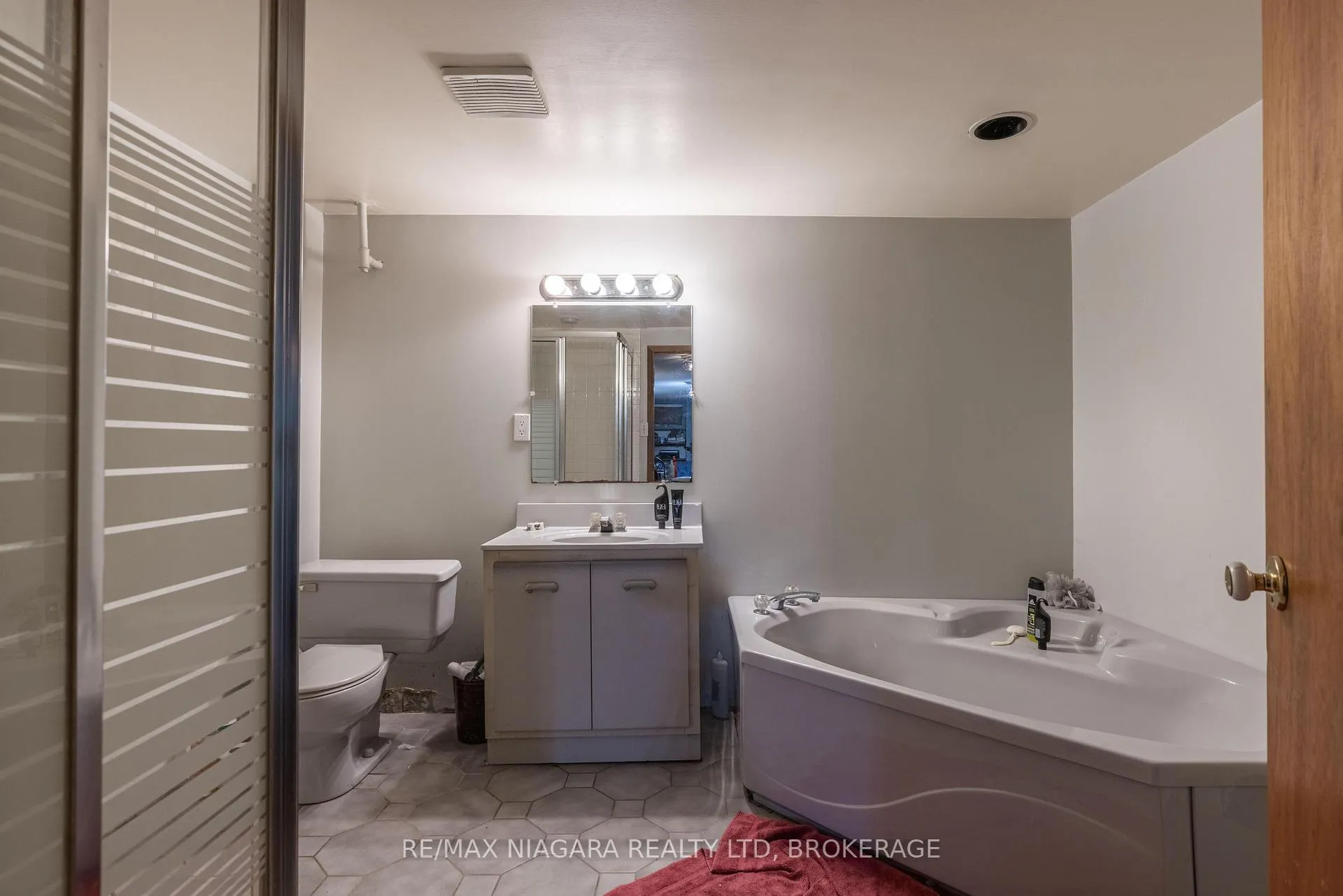 Photo 17 of 6438 Wendy Drive, Niagara Falls, Oldfield — HOMEH