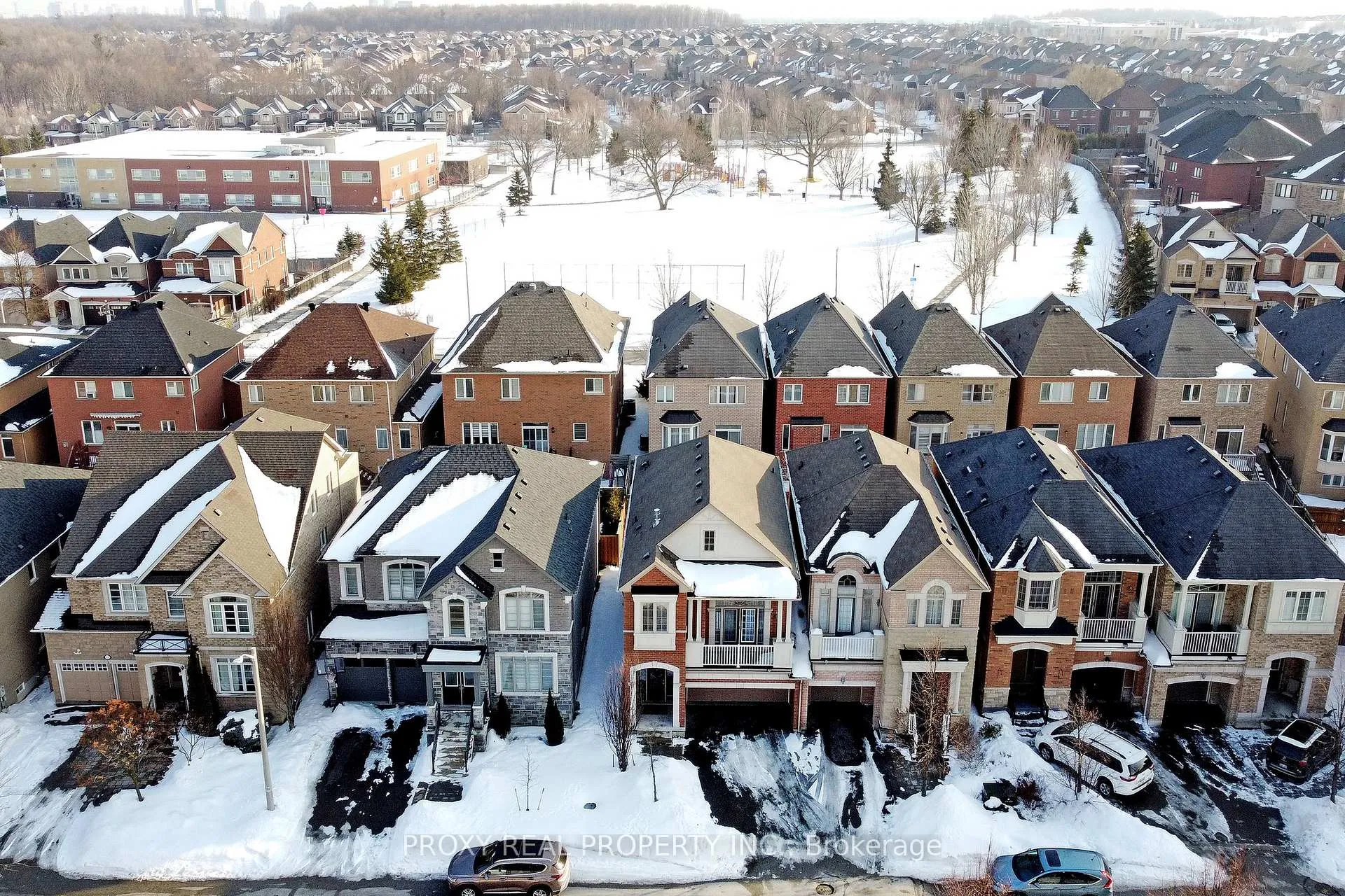Photo 2 of 133 Foxwood Road, Vaughan, Patterson — HOMEH