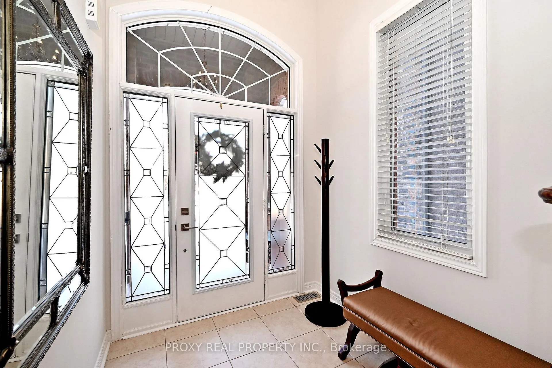 Photo 3 of 133 Foxwood Road, Vaughan, Patterson — HOMEH