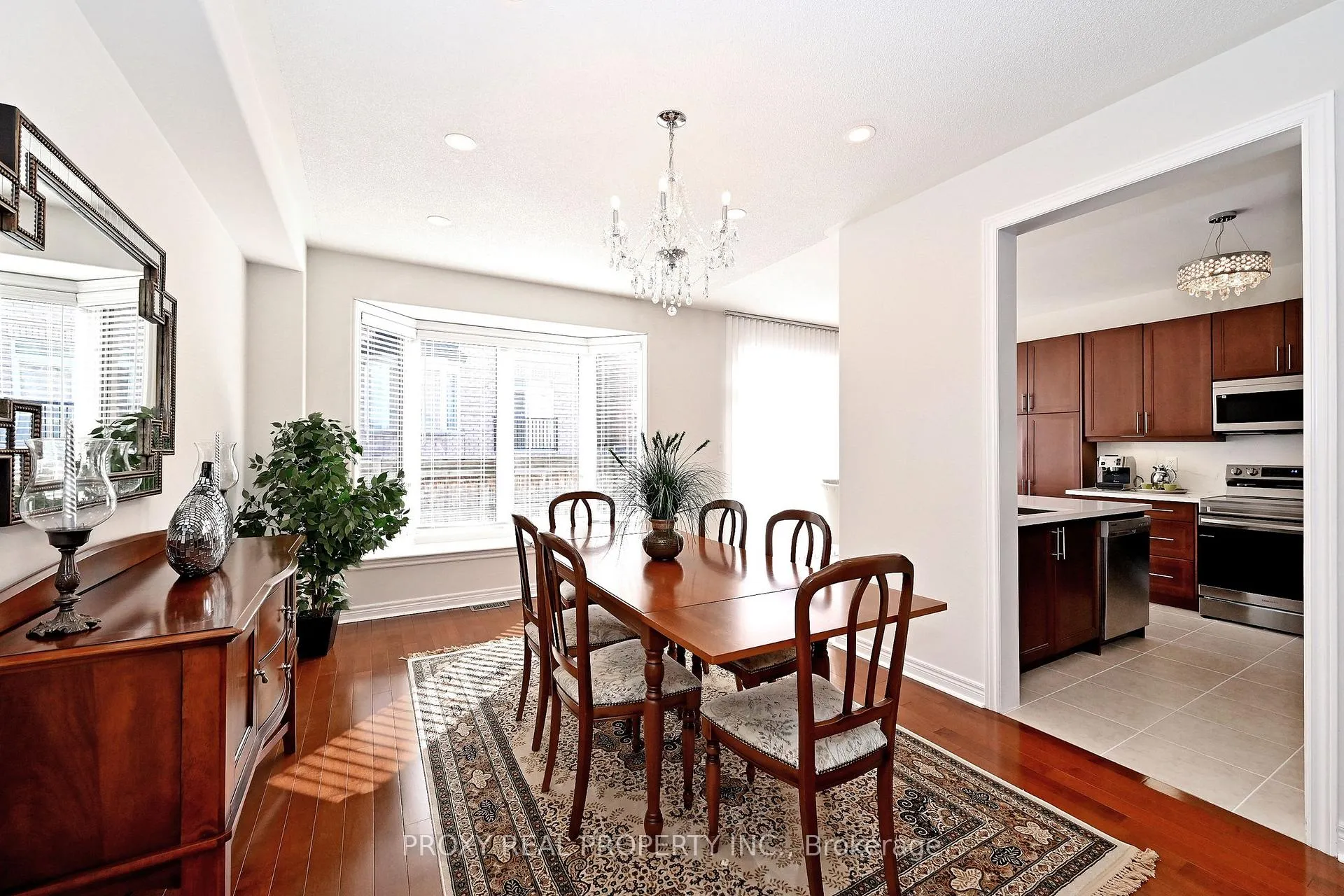 Photo 12 of 133 Foxwood Road, Vaughan, Patterson — HOMEH