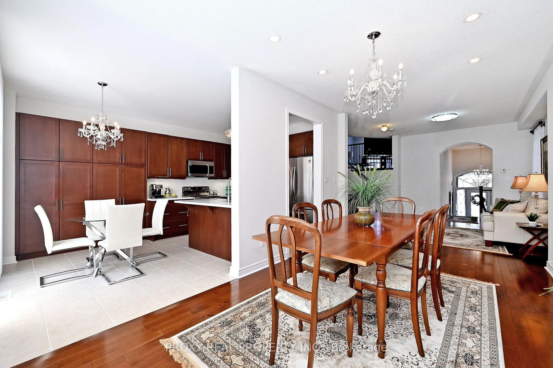 Photo 16 of 133 Foxwood Road, Vaughan, Patterson — HOMEH