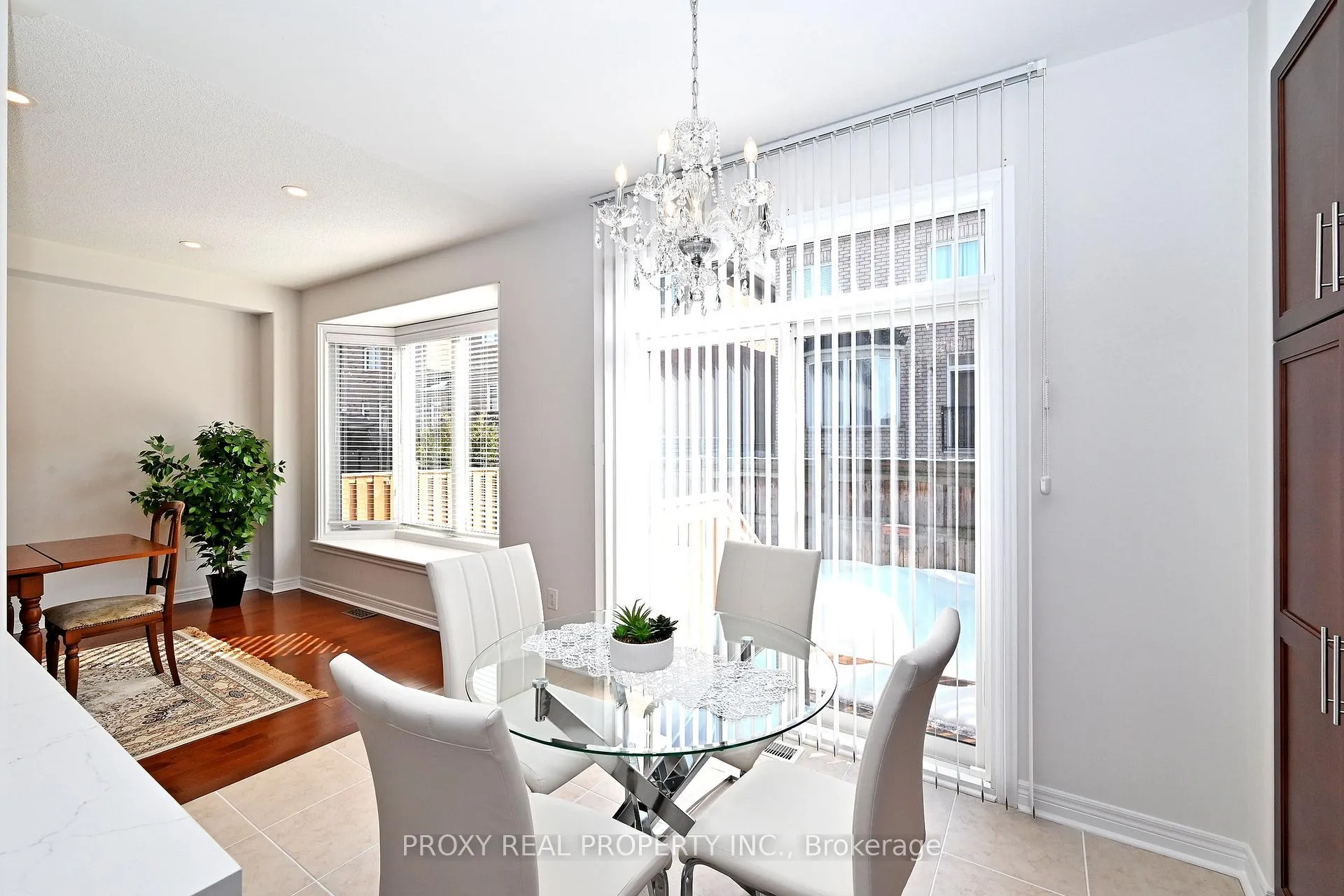 Photo 23 of 133 Foxwood Road, Vaughan, Patterson — HOMEH