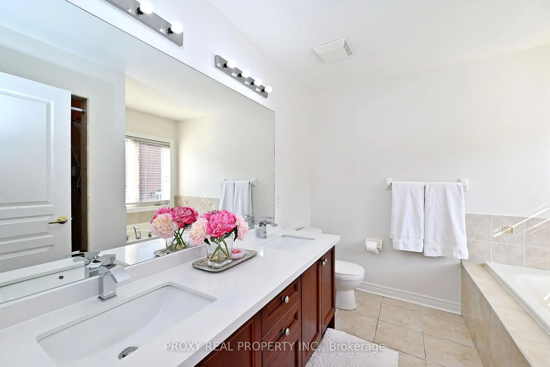 Photo 39 of 133 Foxwood Road, Vaughan, Patterson — HOMEH