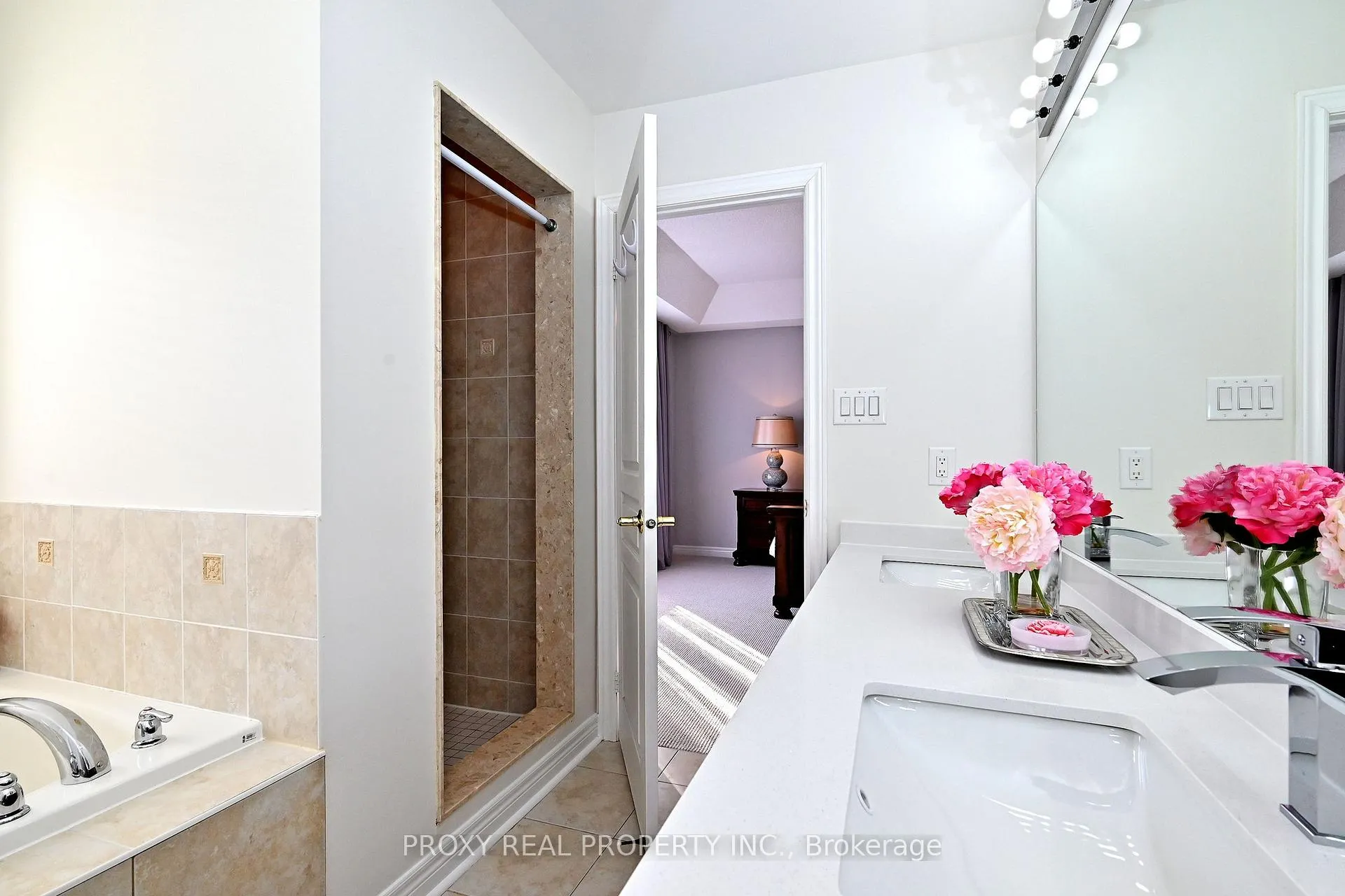 Photo 41 of 133 Foxwood Road, Vaughan, Patterson — HOMEH