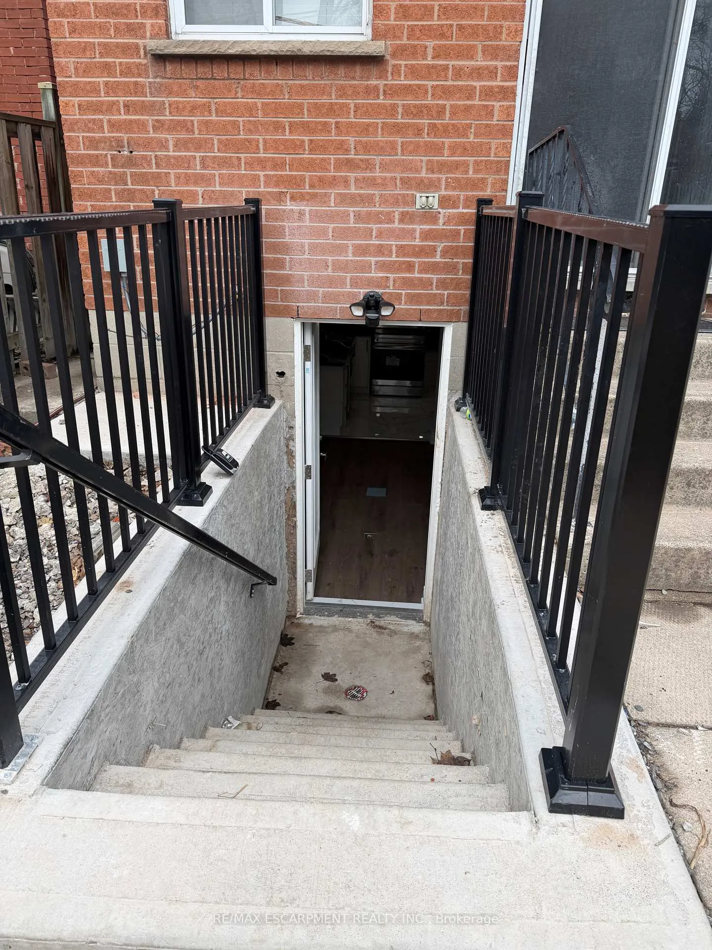 Photo 1 of Unit LOWER, 276 Belmoral Avenue N, Hamilton, Crown Point — HOMEH