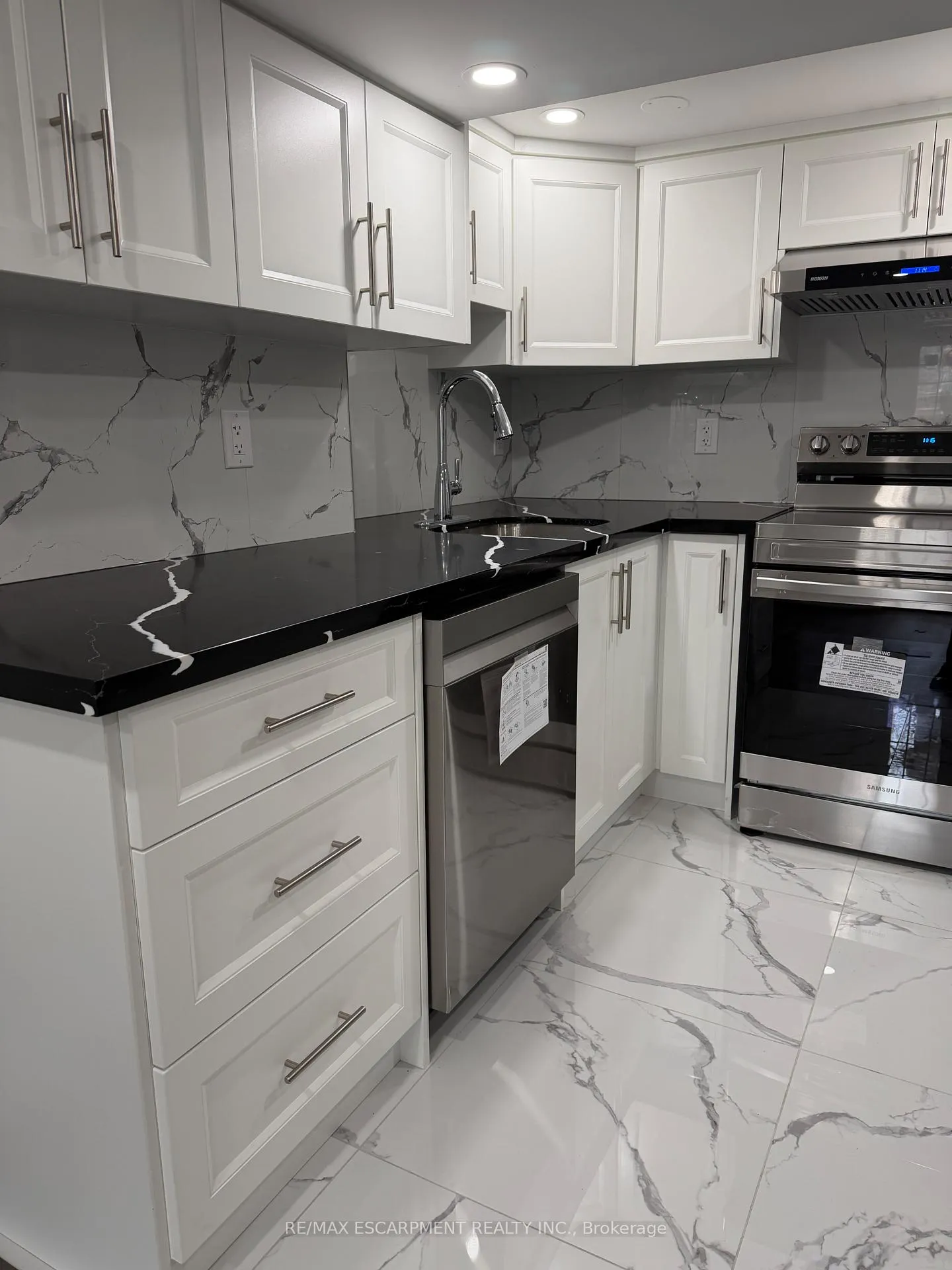Photo 5 of Unit LOWER, 276 Belmoral Avenue N, Hamilton, Crown Point — HOMEH
