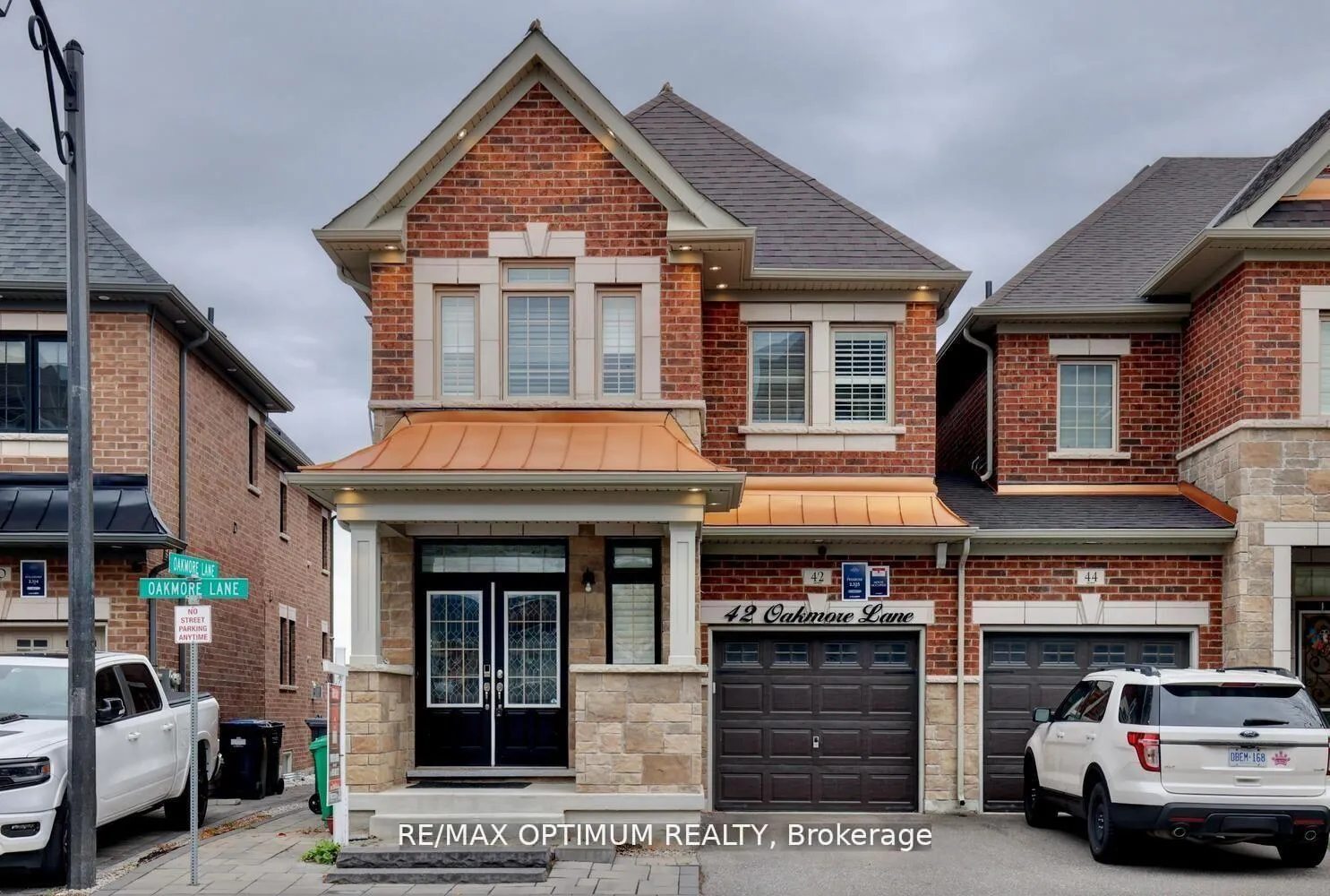 Photo 2 of 42 Oakmore Lane, Brampton, Bram West — HOMEH