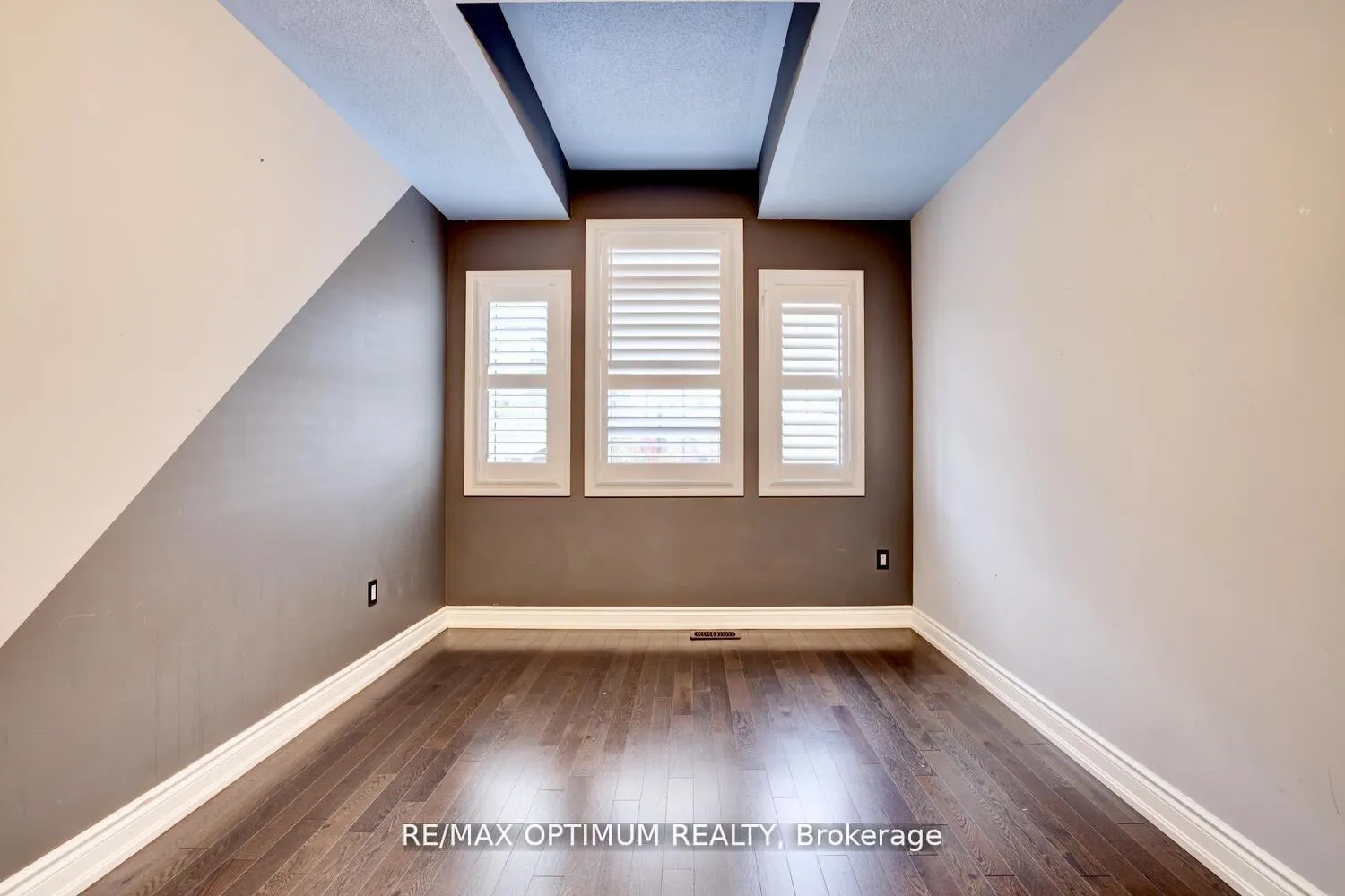 Photo 22 of 42 Oakmore Lane, Brampton, Bram West — HOMEH